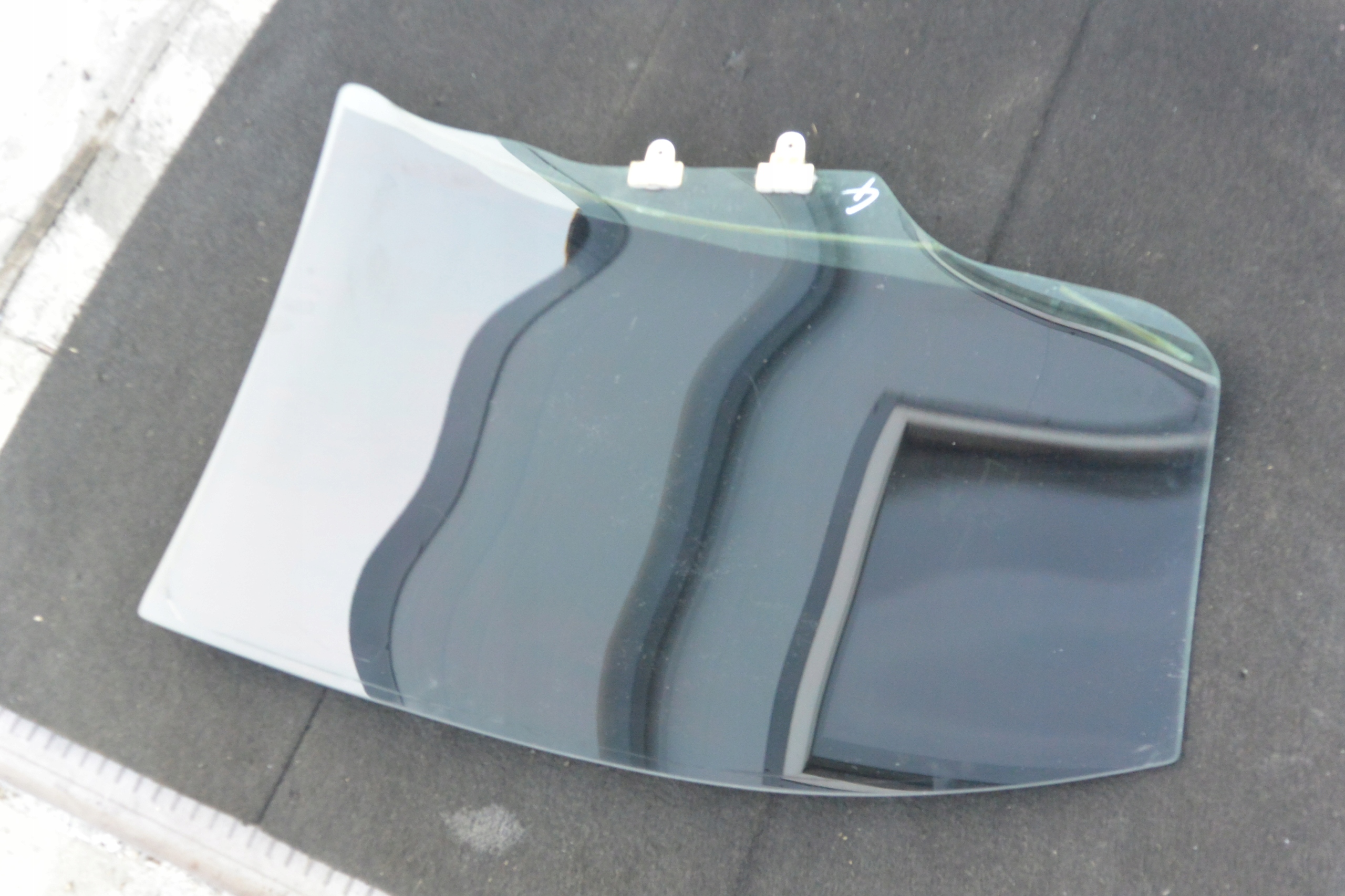 window side door left rear part NISSAN MAXIMA QX A33