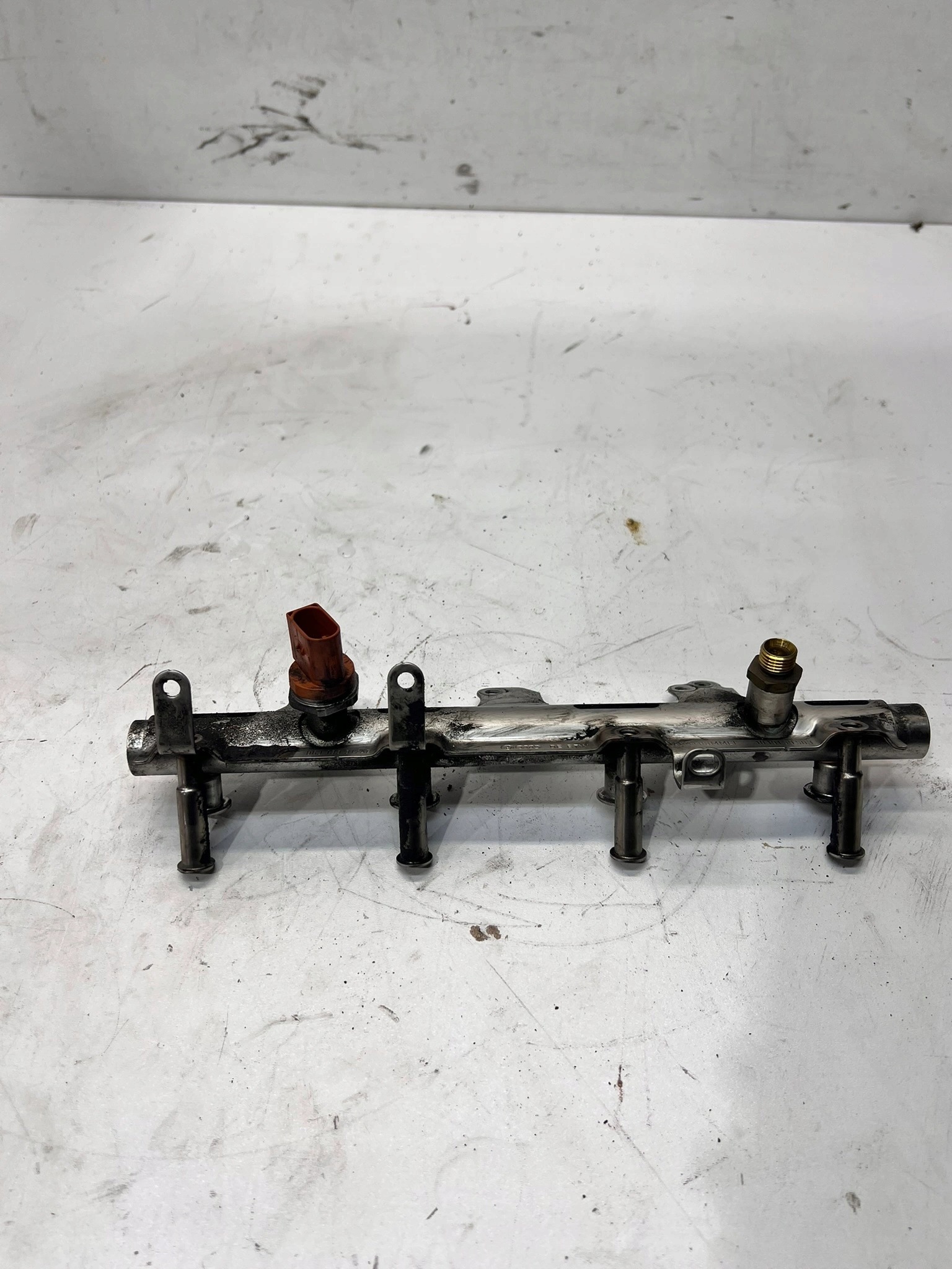 rampe injection AUDI 1.8 2.0 TFSI 06J133317AB
