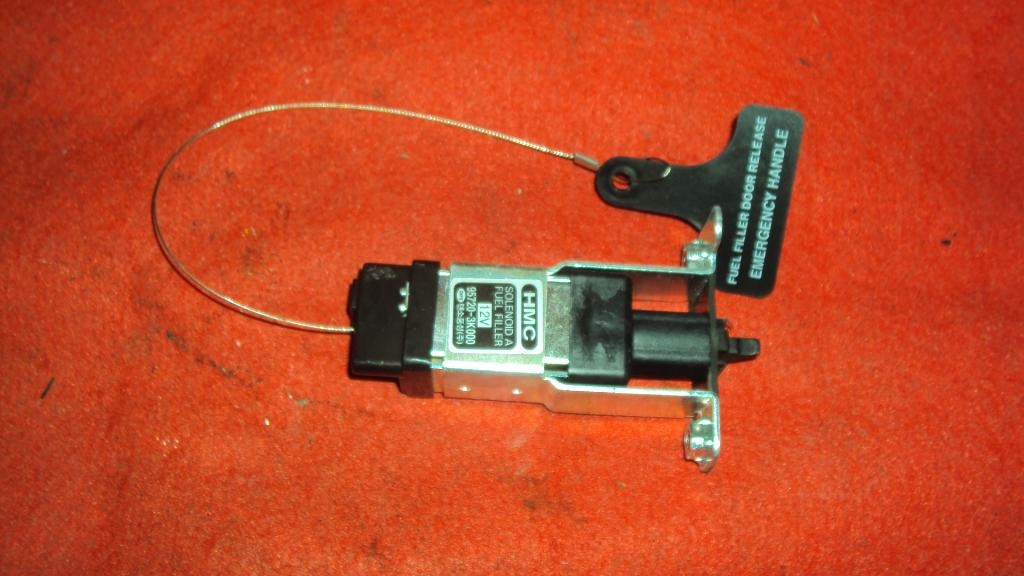 HYUNDAI SONATA OTWIERANIE WLEWU PALIWA 2005-