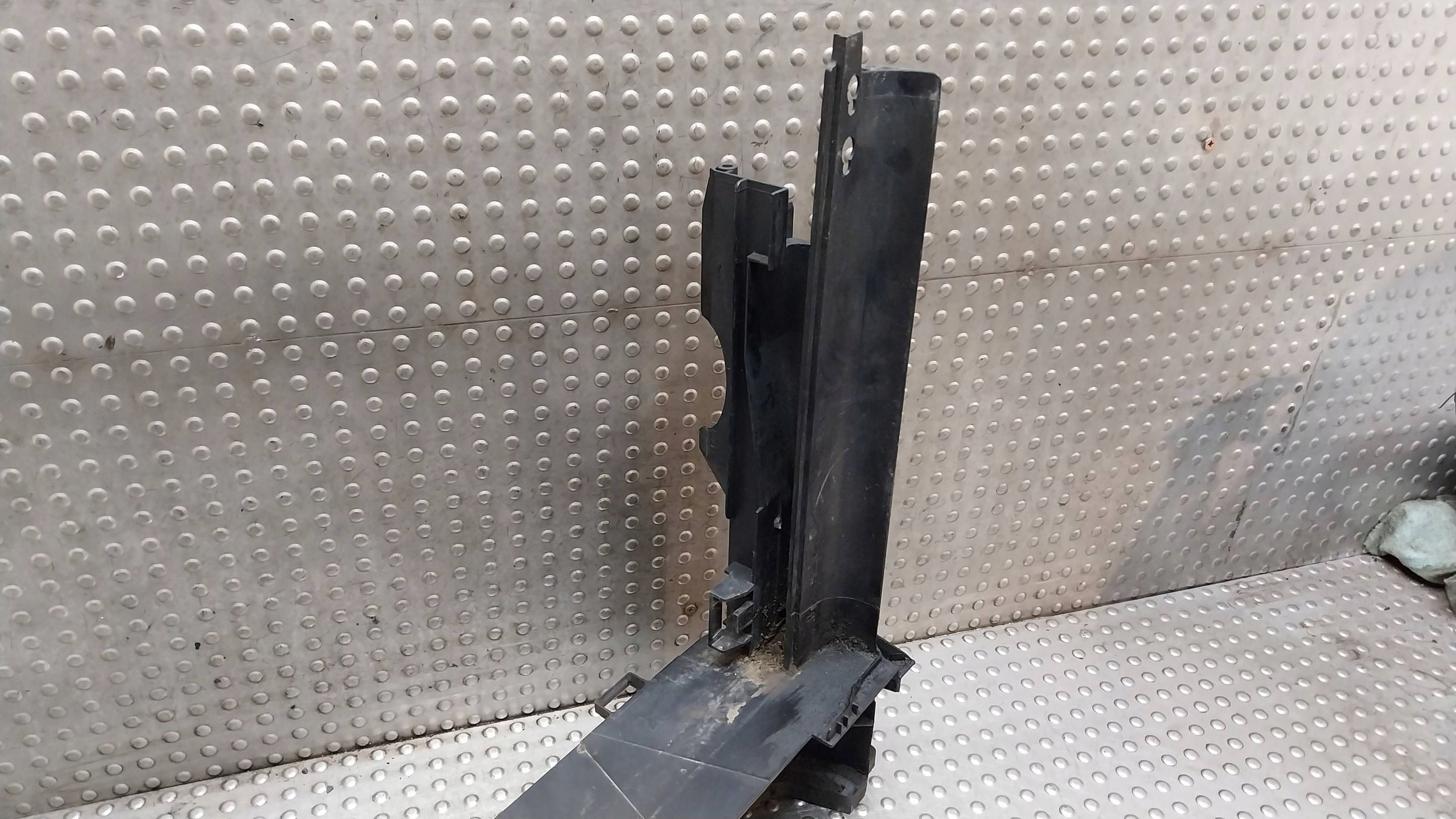 kryt RÁM obal chladiče 7787443 BMW E60 E61 E63 E64