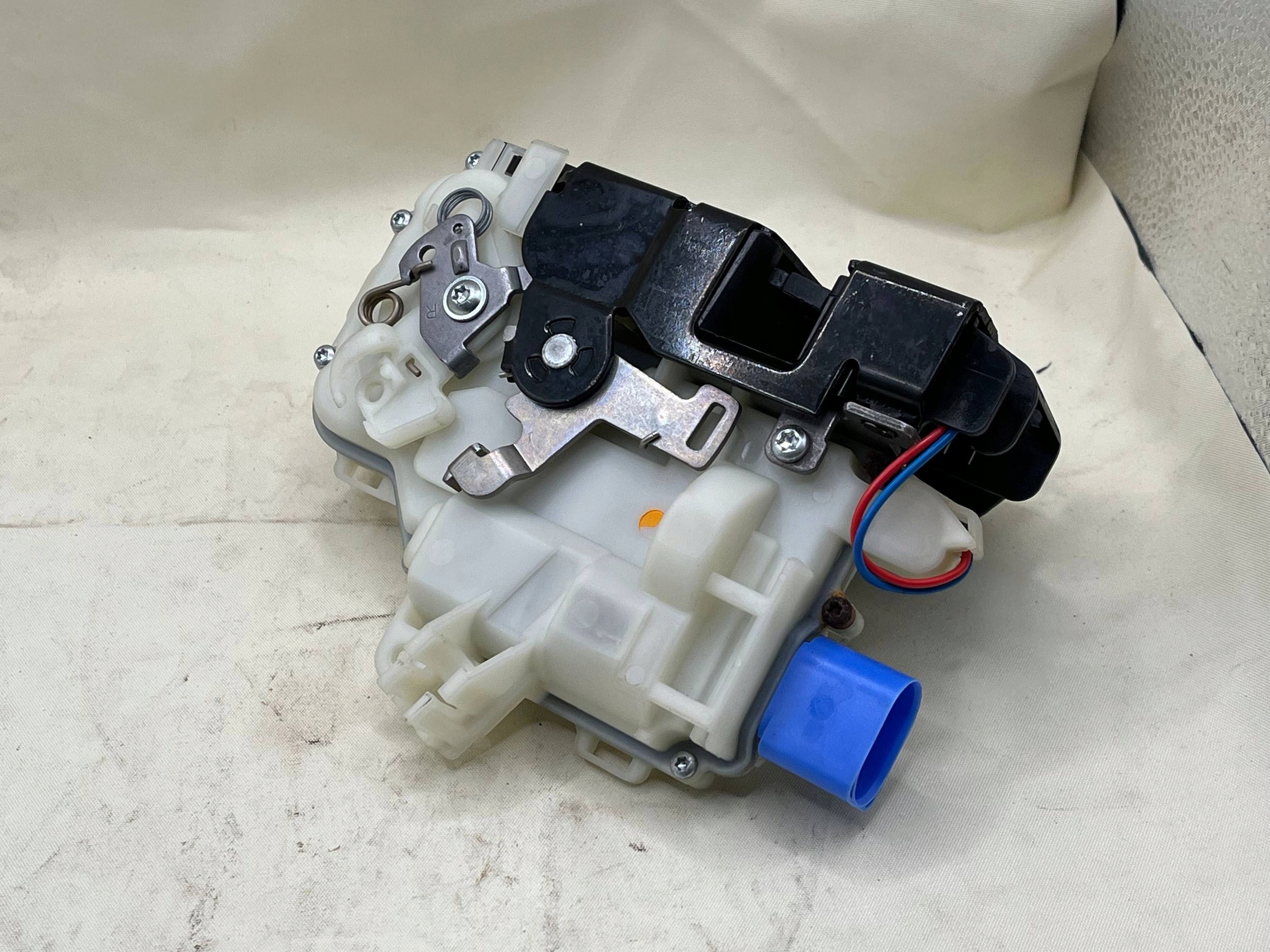 3B1837016CQ lock door right front VOLKSWAGEN TRANSPORTER T5 !J