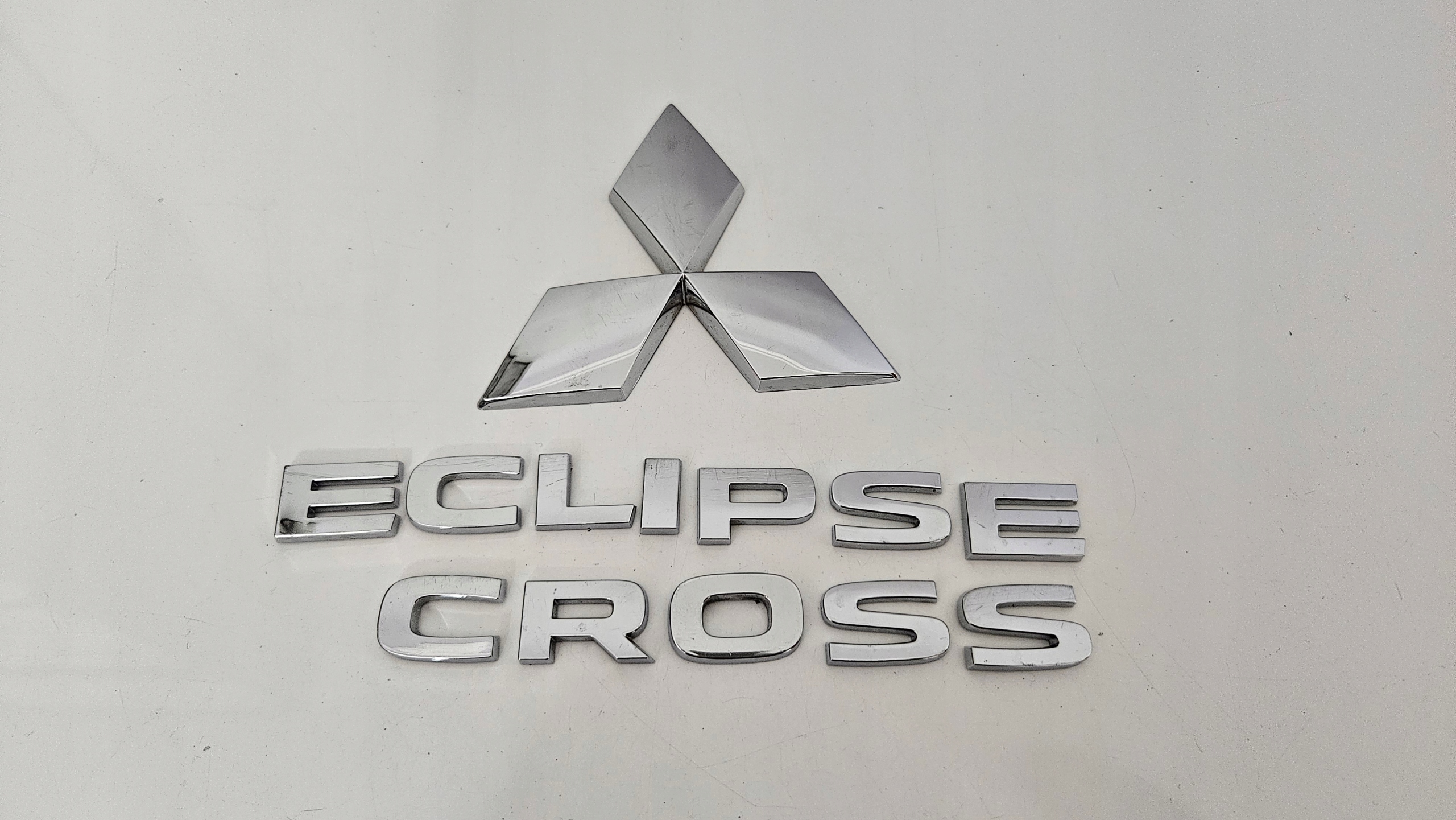 MITSUBISHI ECLIPSE CROSS LIFT 2020-2023 EMBLEMAT MR989860