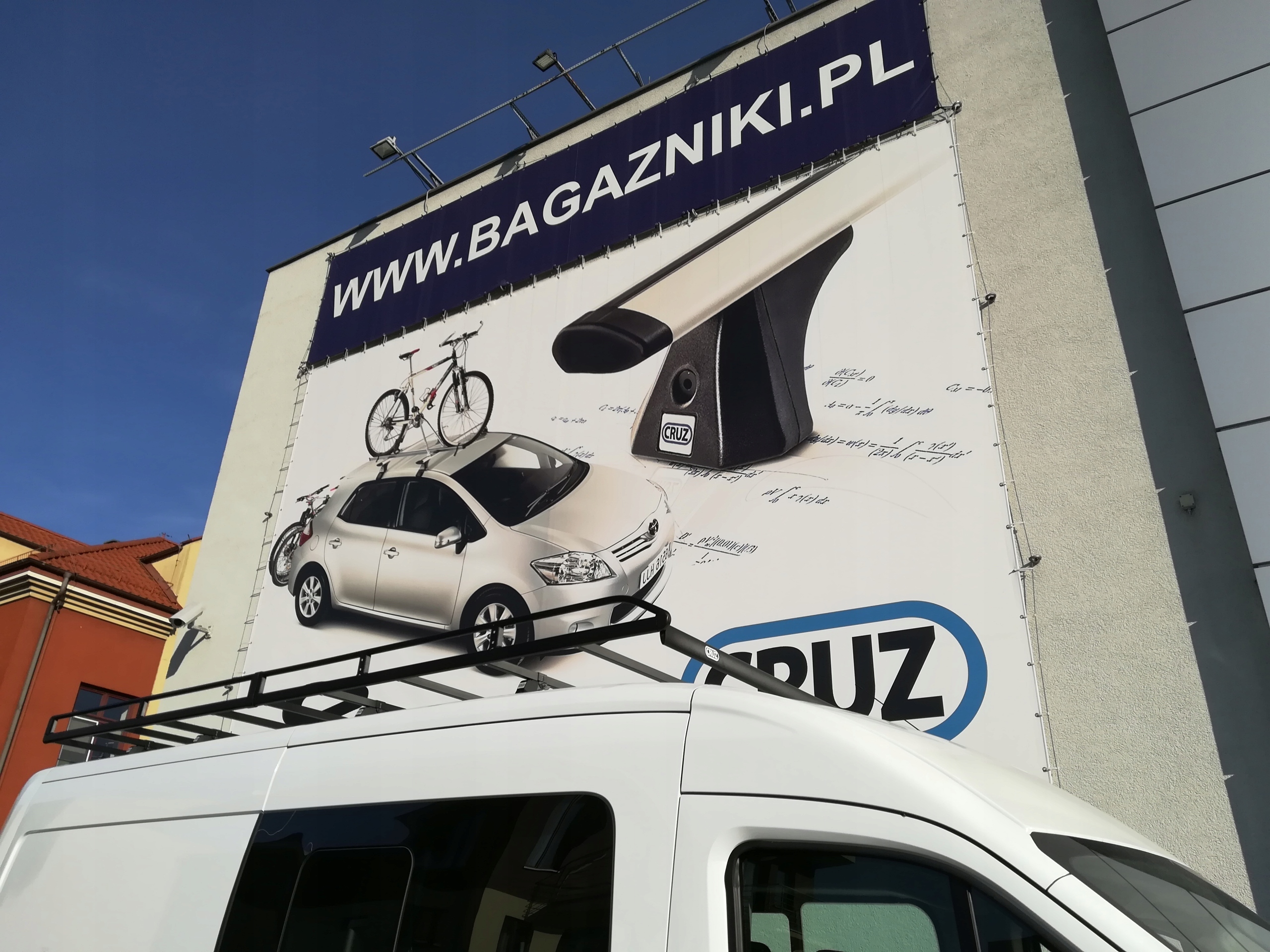 Platforma Iveco Daily 14 - CRUZ model 3520H2 Model Bike-Rack N