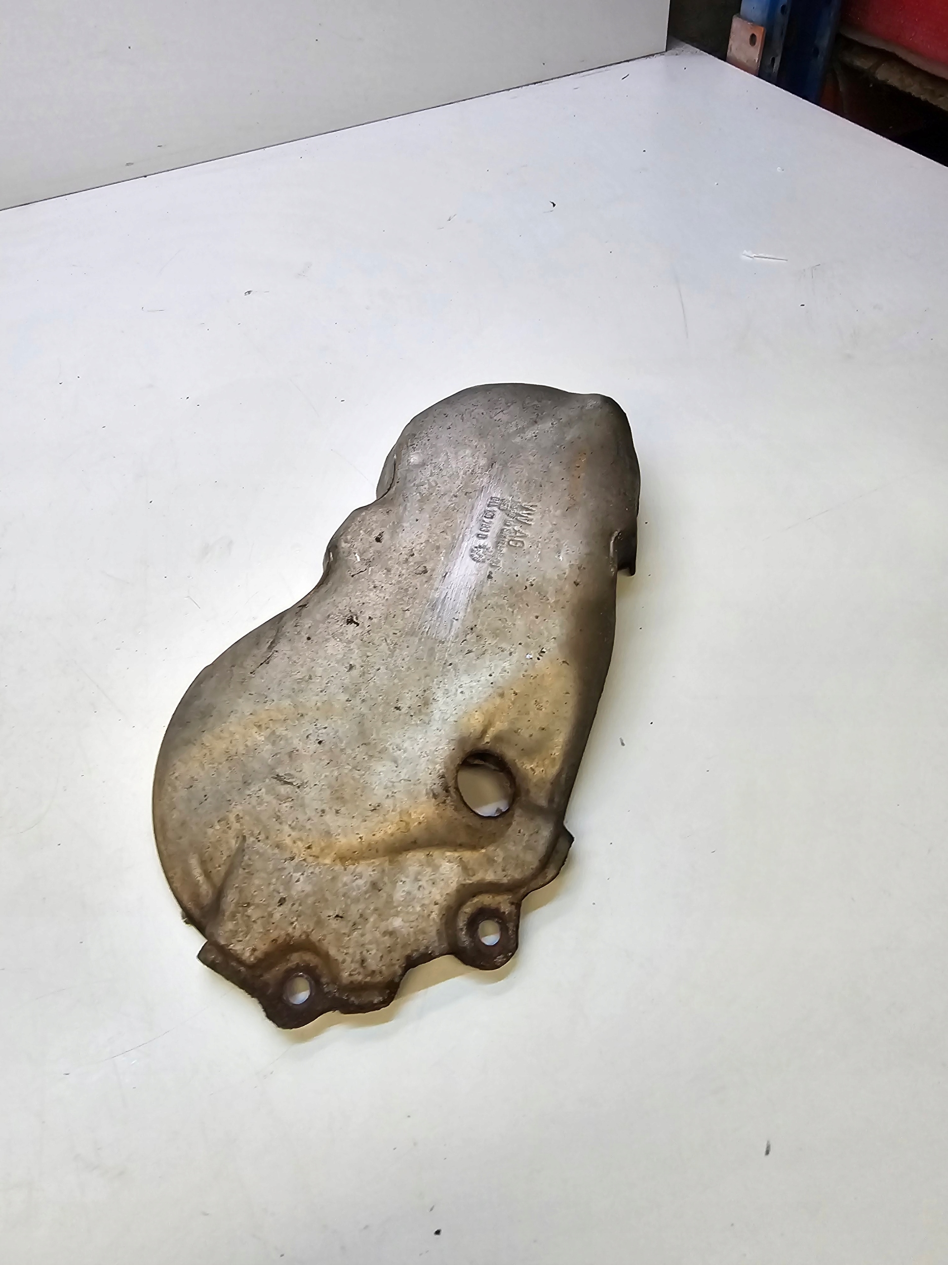 Blende Abdeckung TERMICZNA turbo AUDI A3 8V VW 04L131783B