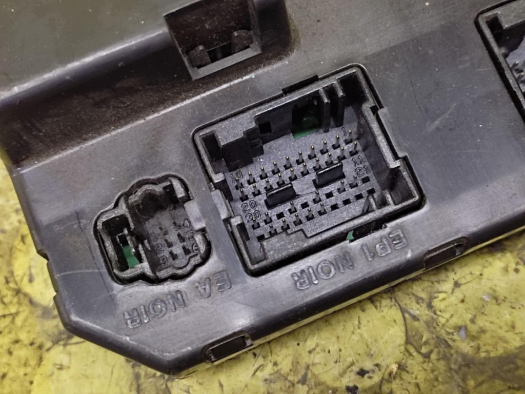 PEUGEOT 307 module compartment BSI 9651196880
