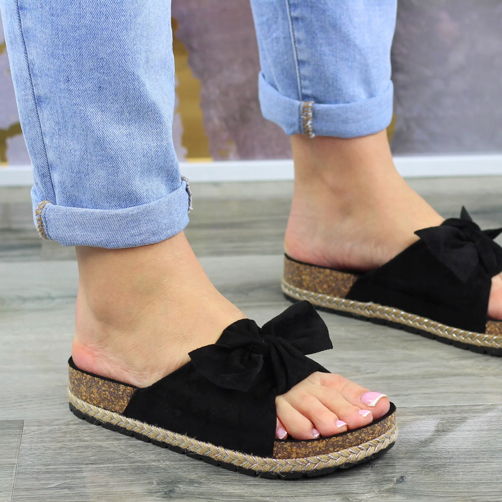 ZAMSZOWE SOLIDNE PROFILOWANE KLAPKI KOKARDA BLACK0 Kod producenta ds129