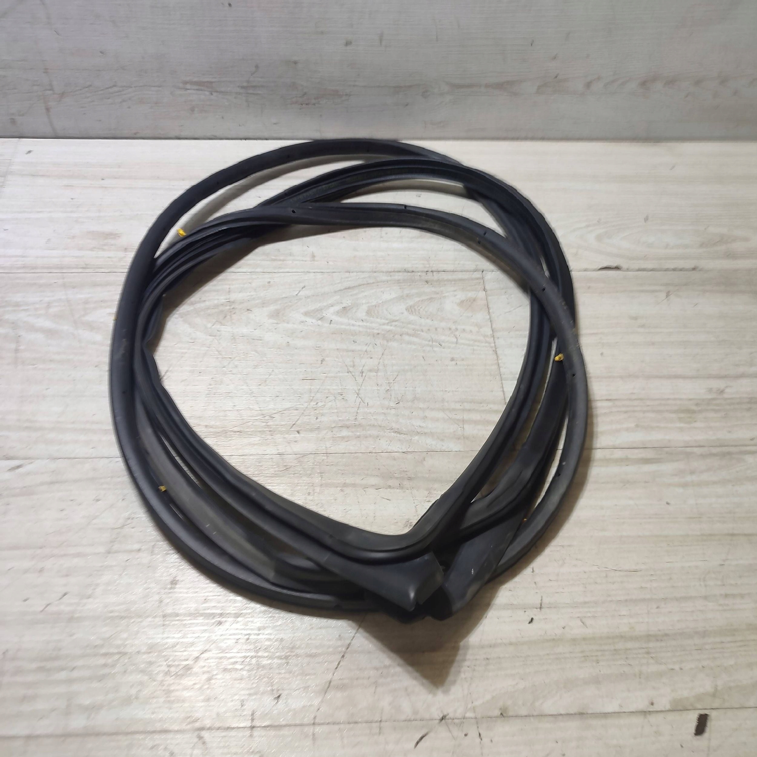 gasket door przednich front side left Suzuki Vitara (LY)