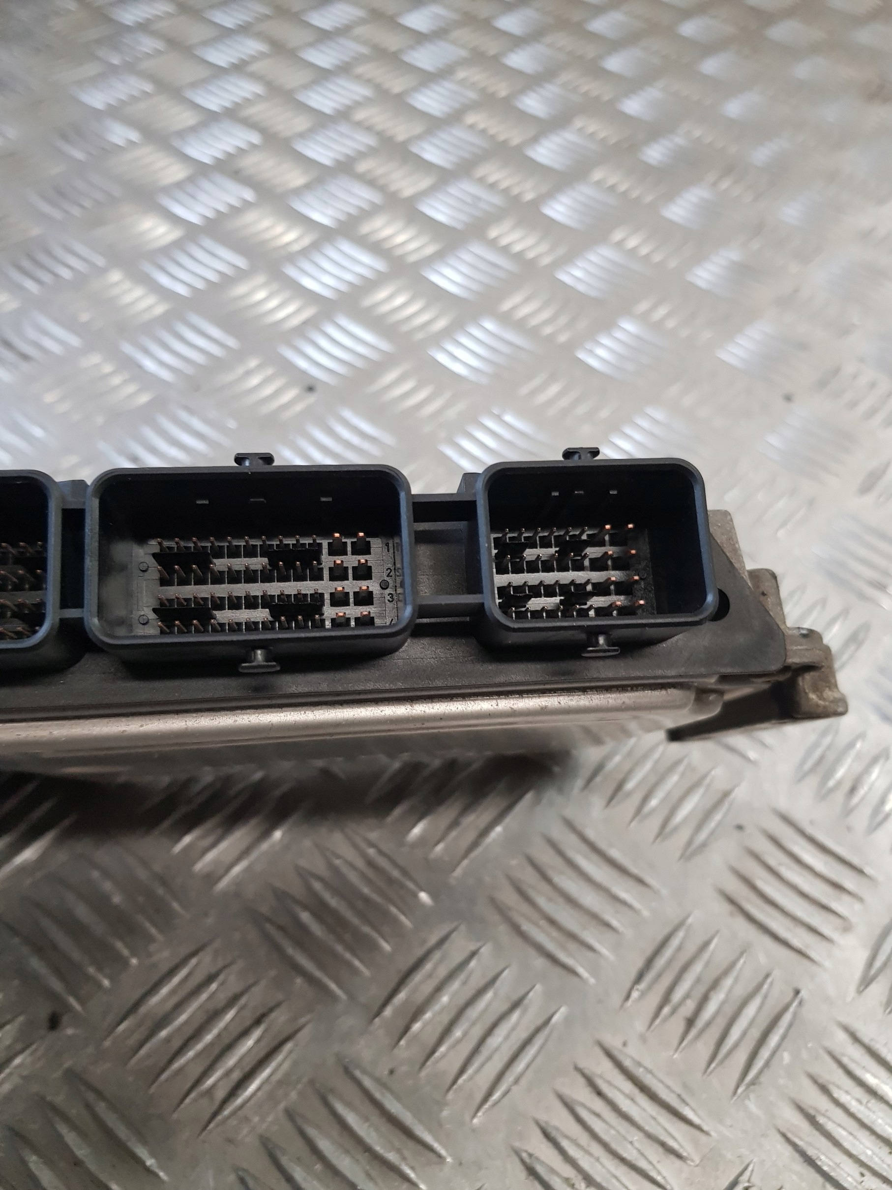 computer control unit of the engine Peugeot 307 1,4 HDI 0281010390