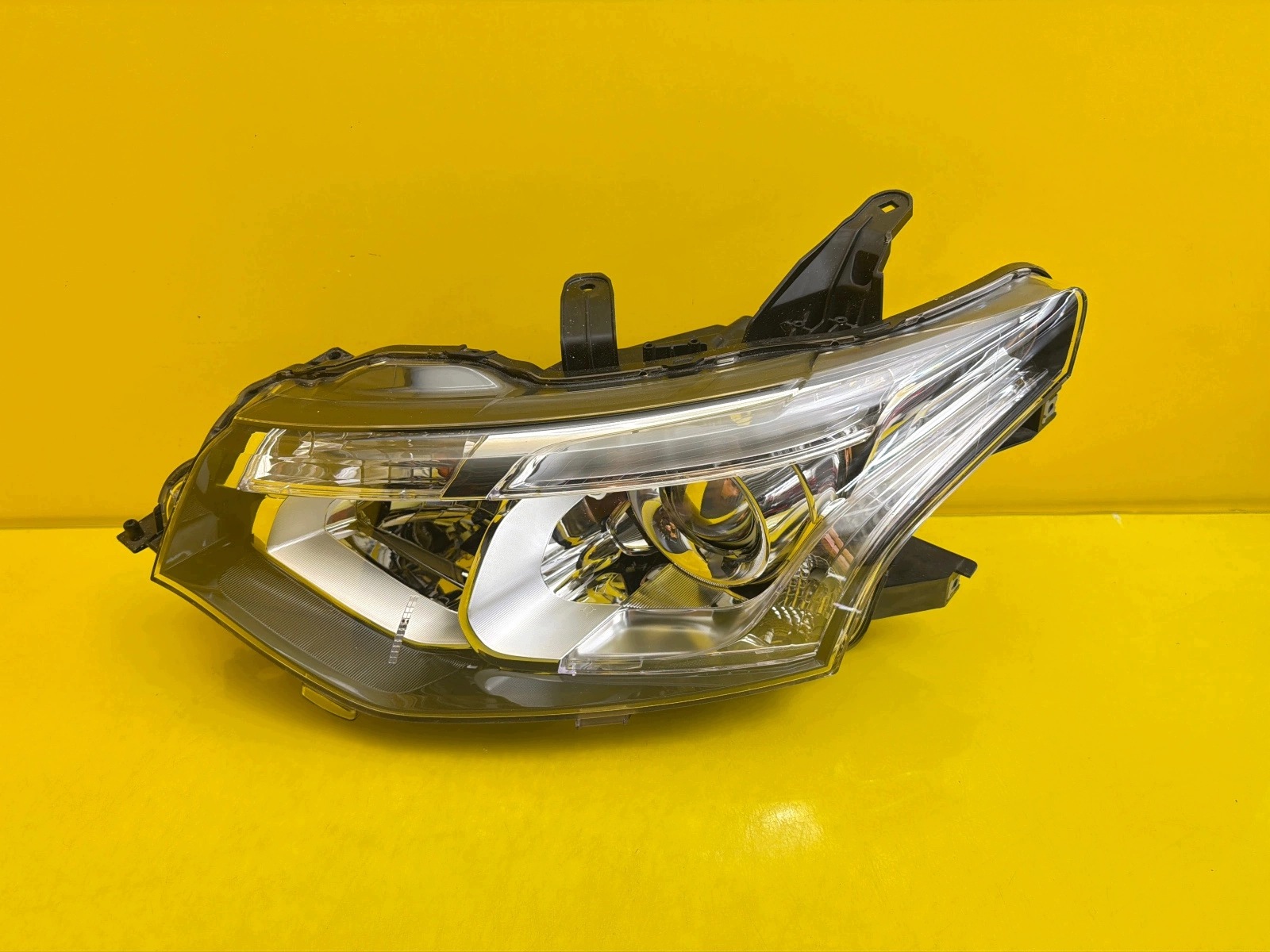 light left Mitsubishi Outlander III Xenon 4B45X8301C2-03