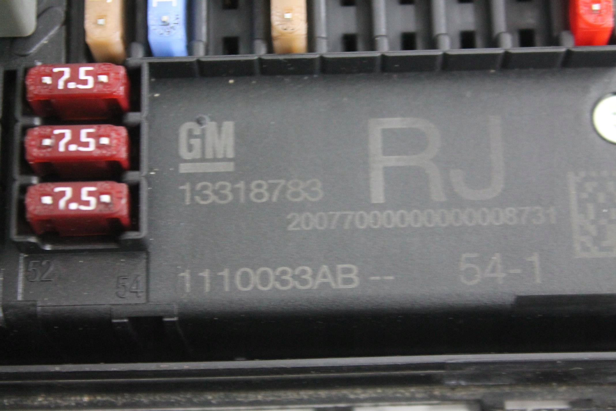 MODULE MODULE FUSIBLES 13318783 OPEL ASTRA J
