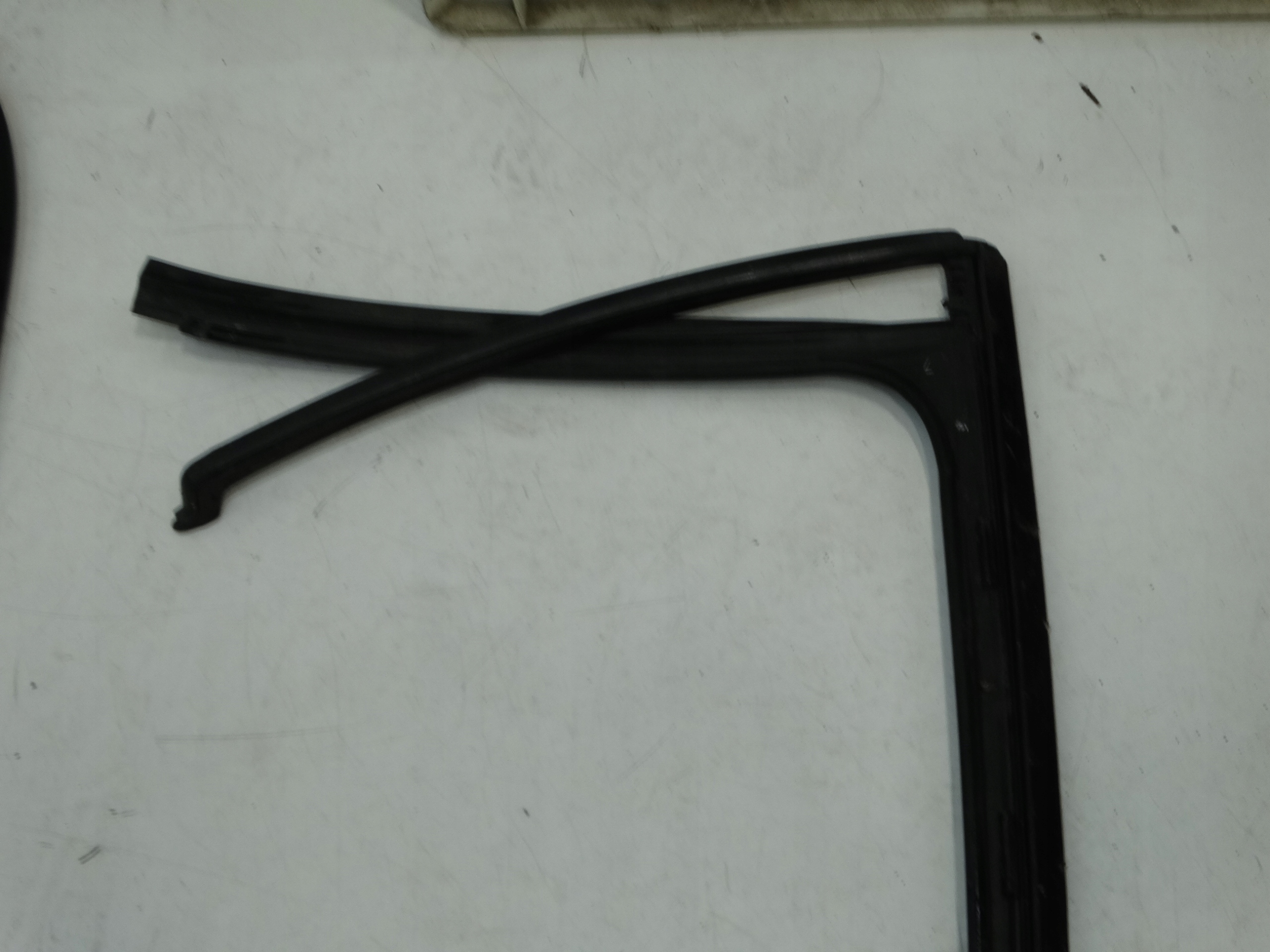 gasket frame window door right rear part VW PASSAT B7 3AE845212