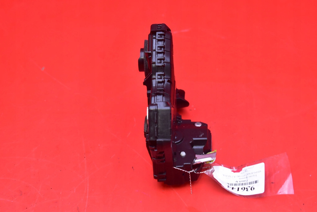 lock door left front front EU TOYOTA AVENSIS T27 T29 15-20