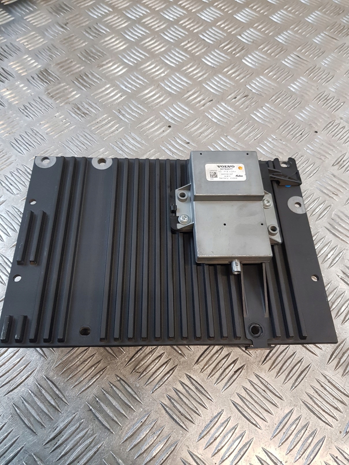 amplifier RADIA 30752374 + module navigation devices 30752377 VOLVO V50 and 06R