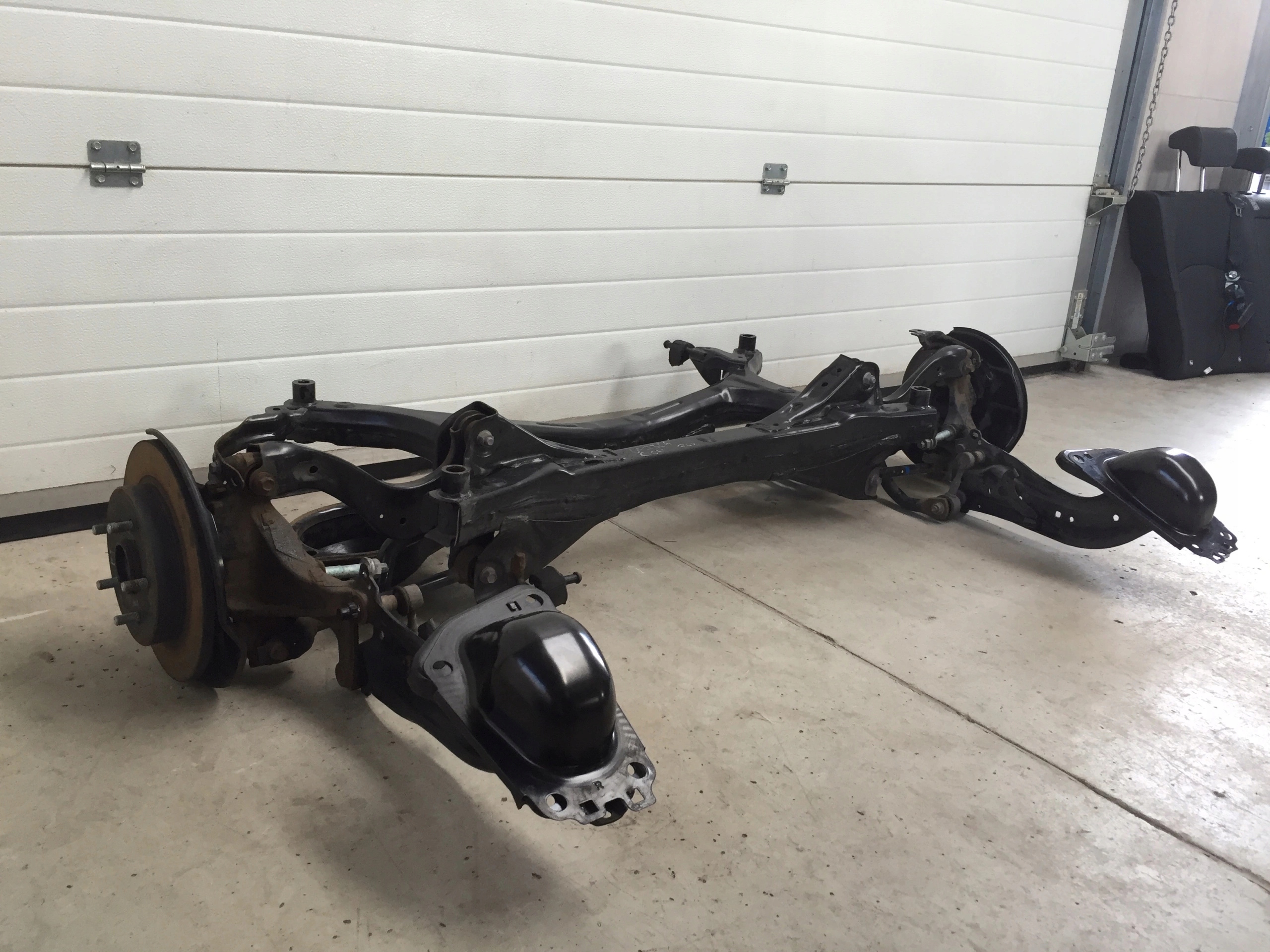 LEXUS UX 250H 21r 2.0 HYBRID BELKA ZAWIESZENIA TYŁ Numer katalogowy części 89544-12030