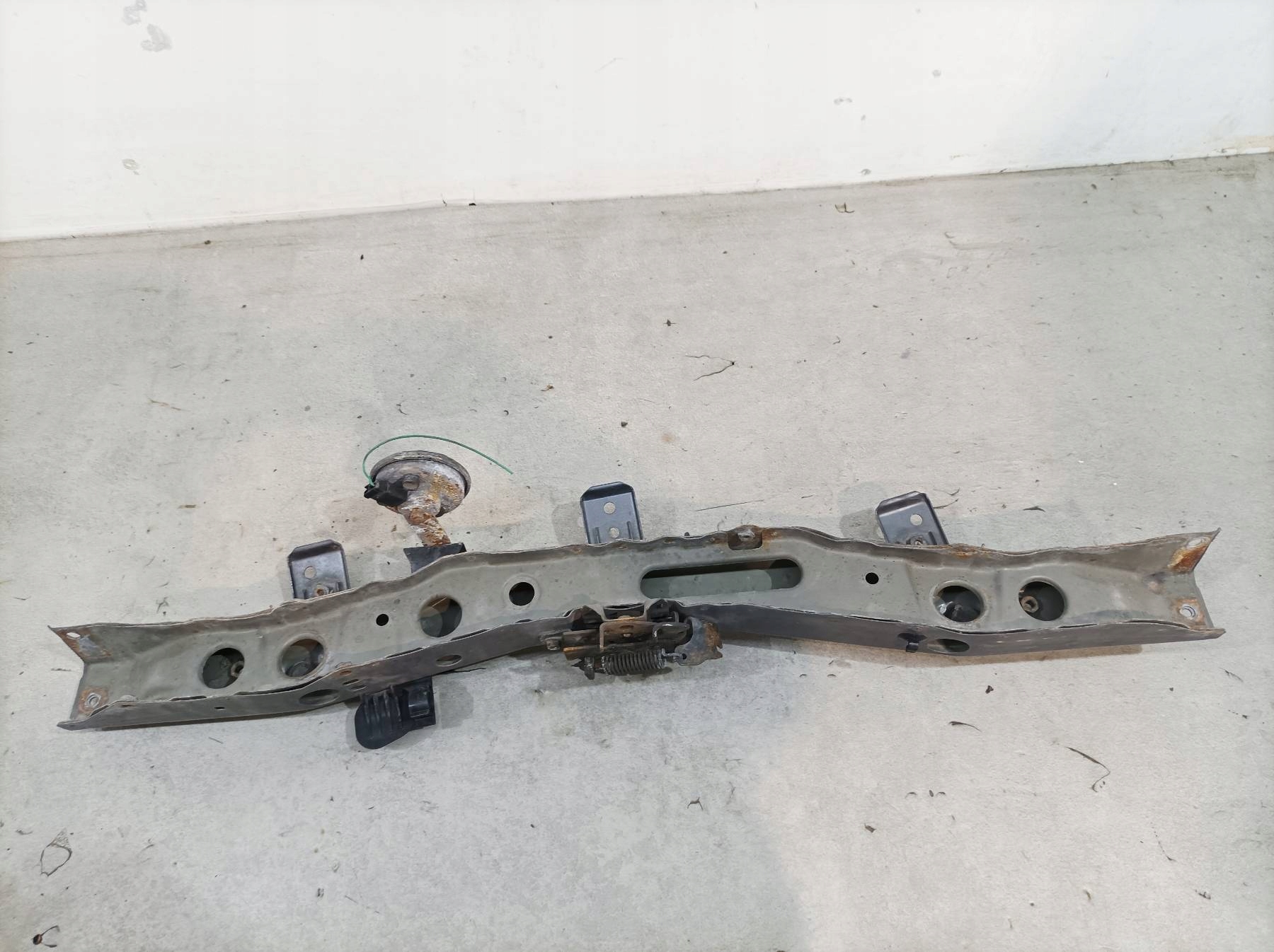 support panel for radiators bonnet latch lock Toyota Auris and (2006-2012)