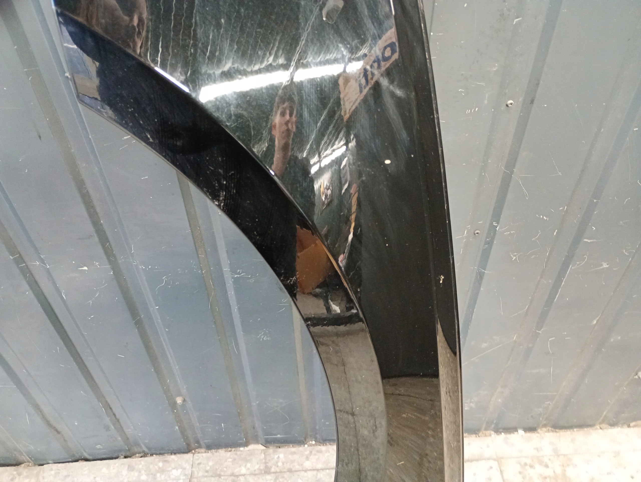 8w0821091 Blotnik lewy przod audi A4 B9 8W CZARNY 15- Numer katalogowy części 8w0821091