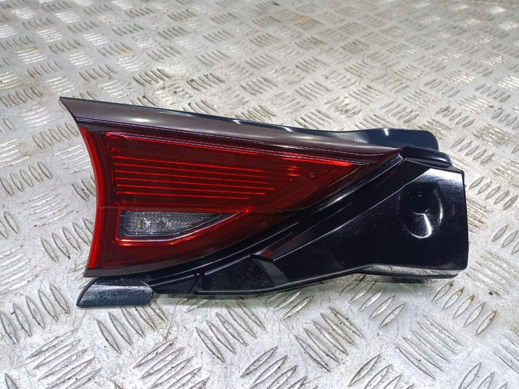 LAMPA TYLNA LEWA W KLAPĘ KB8A513G0 MAZDA CX5 II