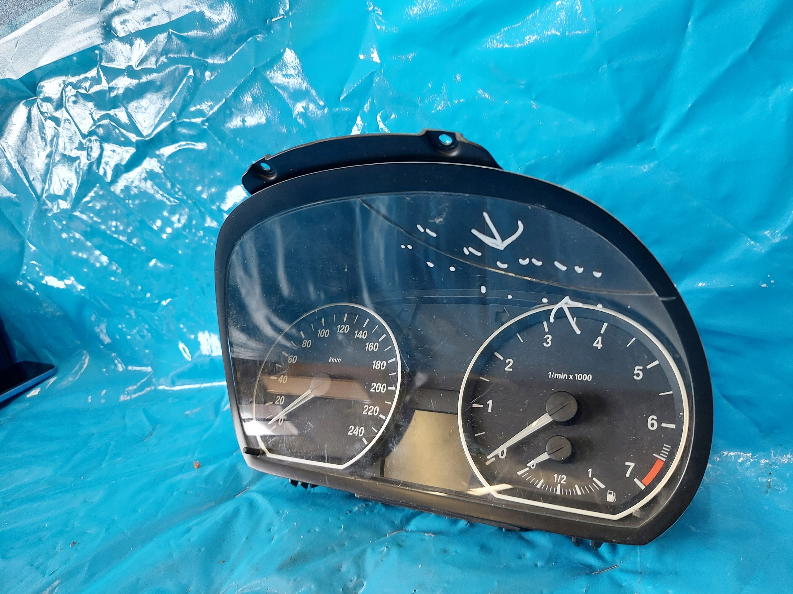 dials clock BMW 1 2010 R 1.6 B E87