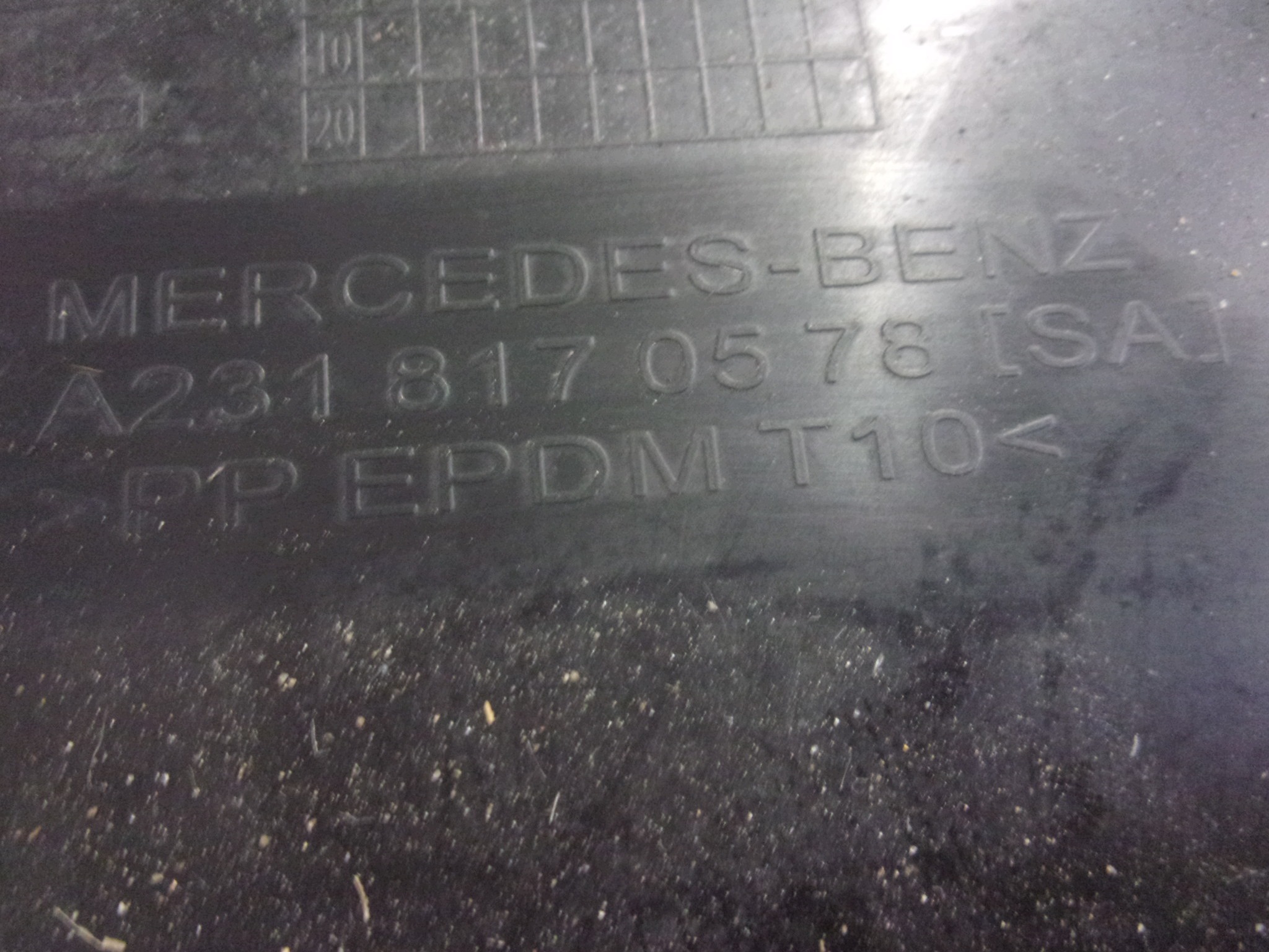 MERCEDES R231 SL 400 SL231 pad below TABLICE A2318170578