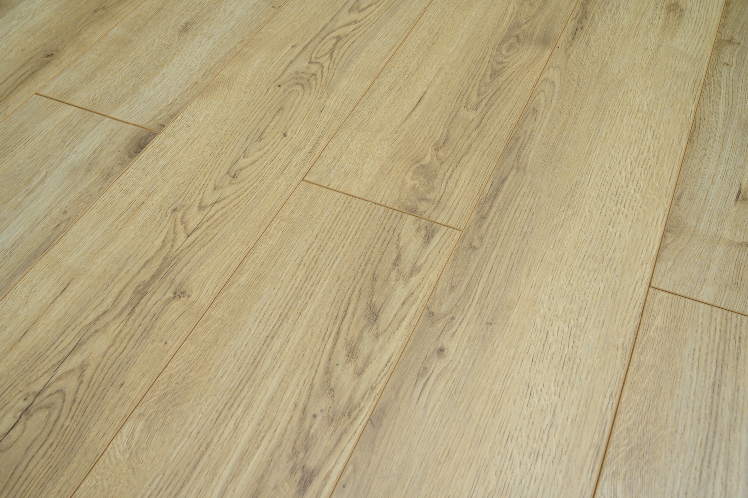 PANELE PODŁOGOWE KRONOTEX AMAZONE AC5 10MM V4-FUGA EAN (GTIN) 4032271187834