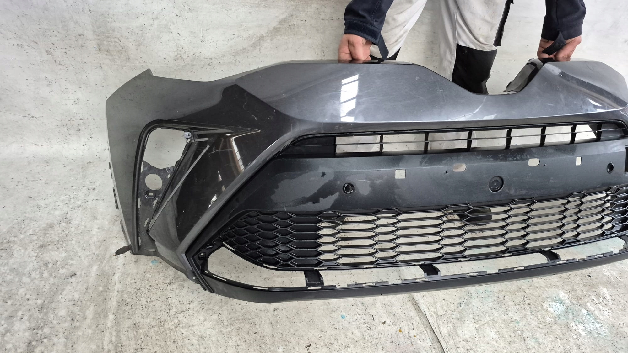 TOYOTA C-HR and 1 LIFT 19-23 bumper front front PDC