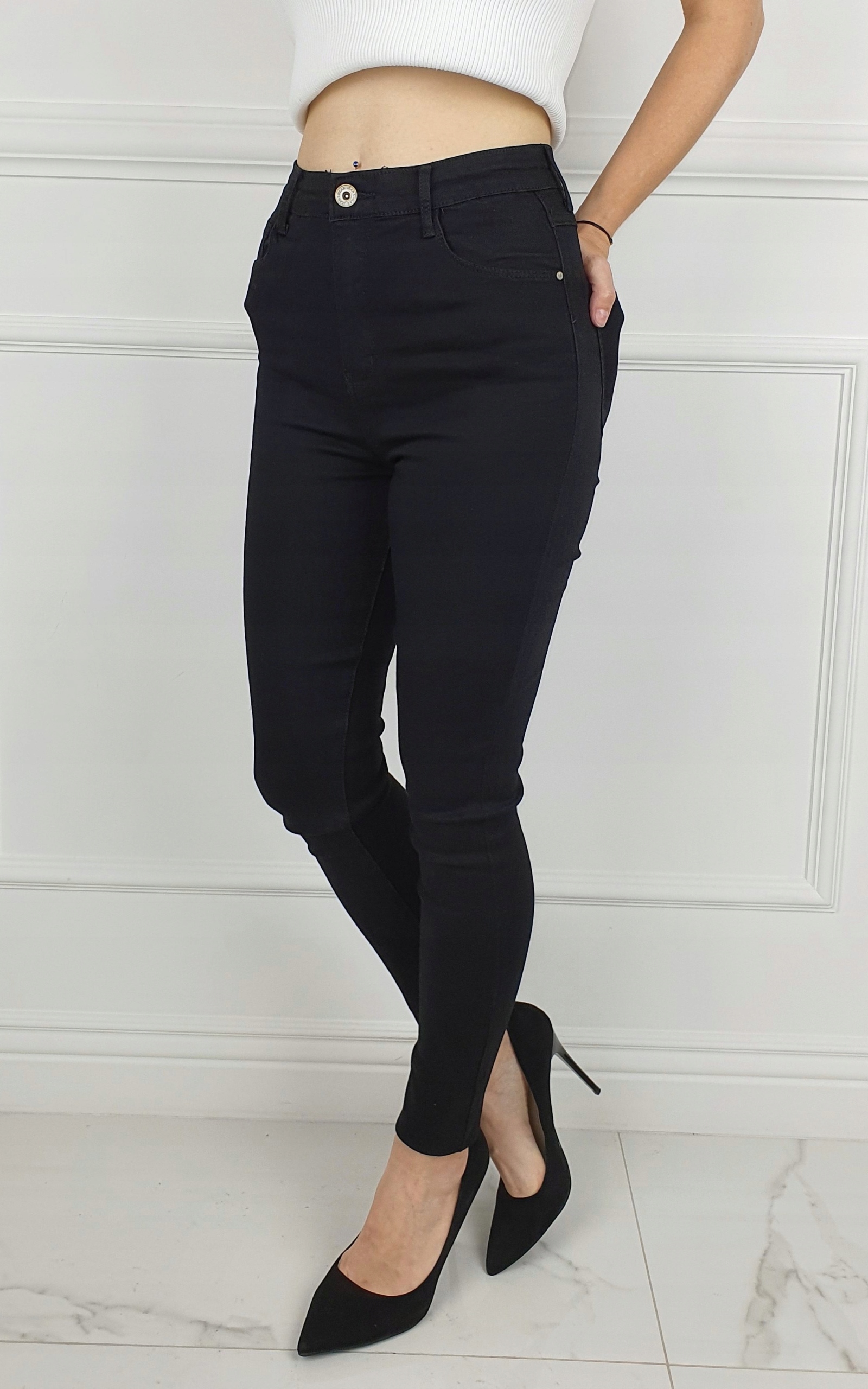 # DAMSKIE SPODNIE JEANSOWE WYSZCZUPLAJĄCE KOLORY # Kolekcja Całoroczna