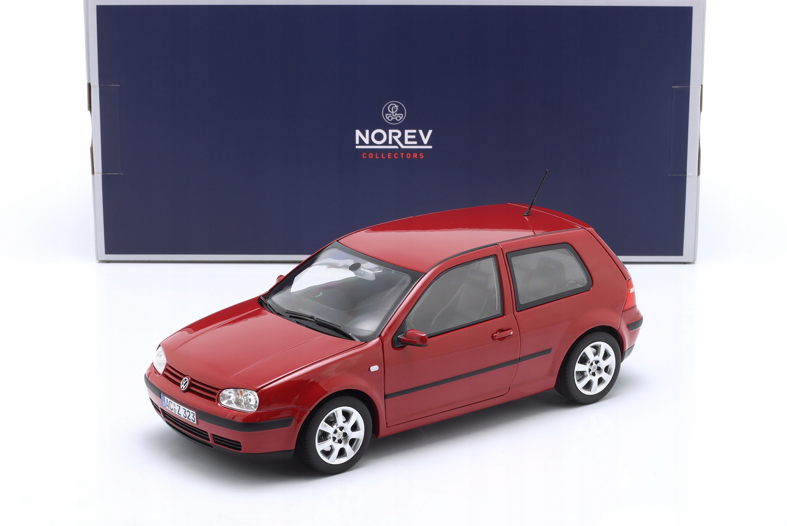 Norev Volkswagen Golf IV 2002 Red 1:18