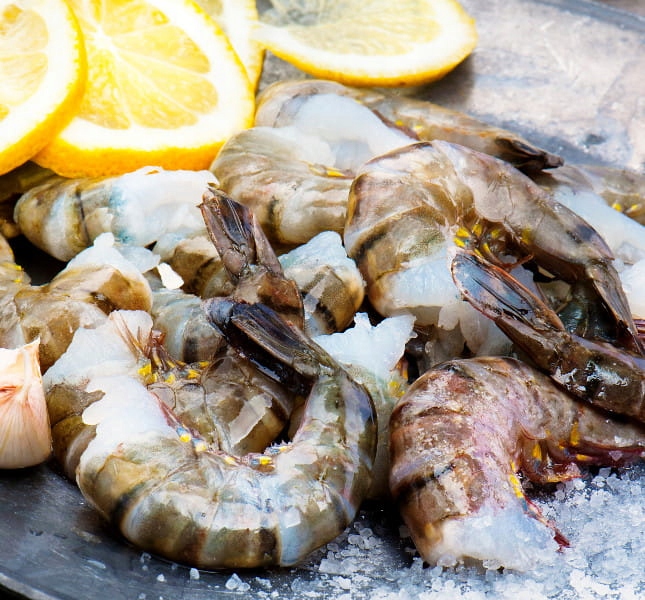 Krewetki surowe ogony w skorupie 16-20 25% glazury minerały 4 kg Suchy lód