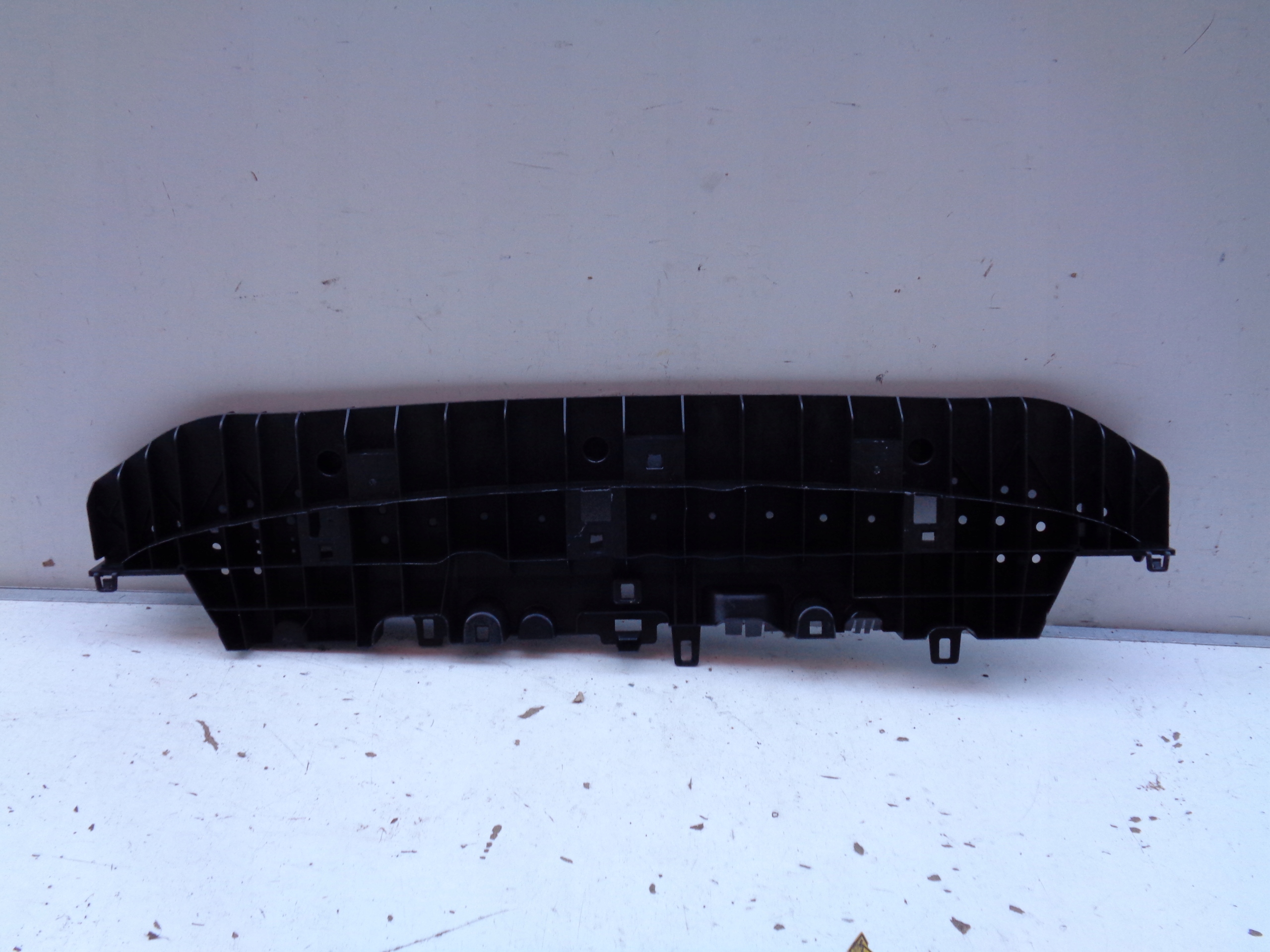 cover below front bumper PEUGEOT 2008 13