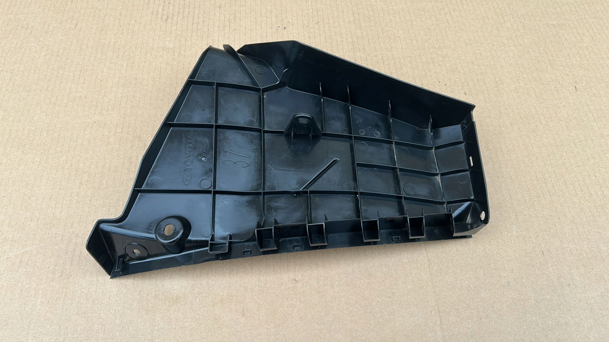 CHLAPACZ bal far hátsó TOYOTA COROLLA E21 HB HATCHBACK 19