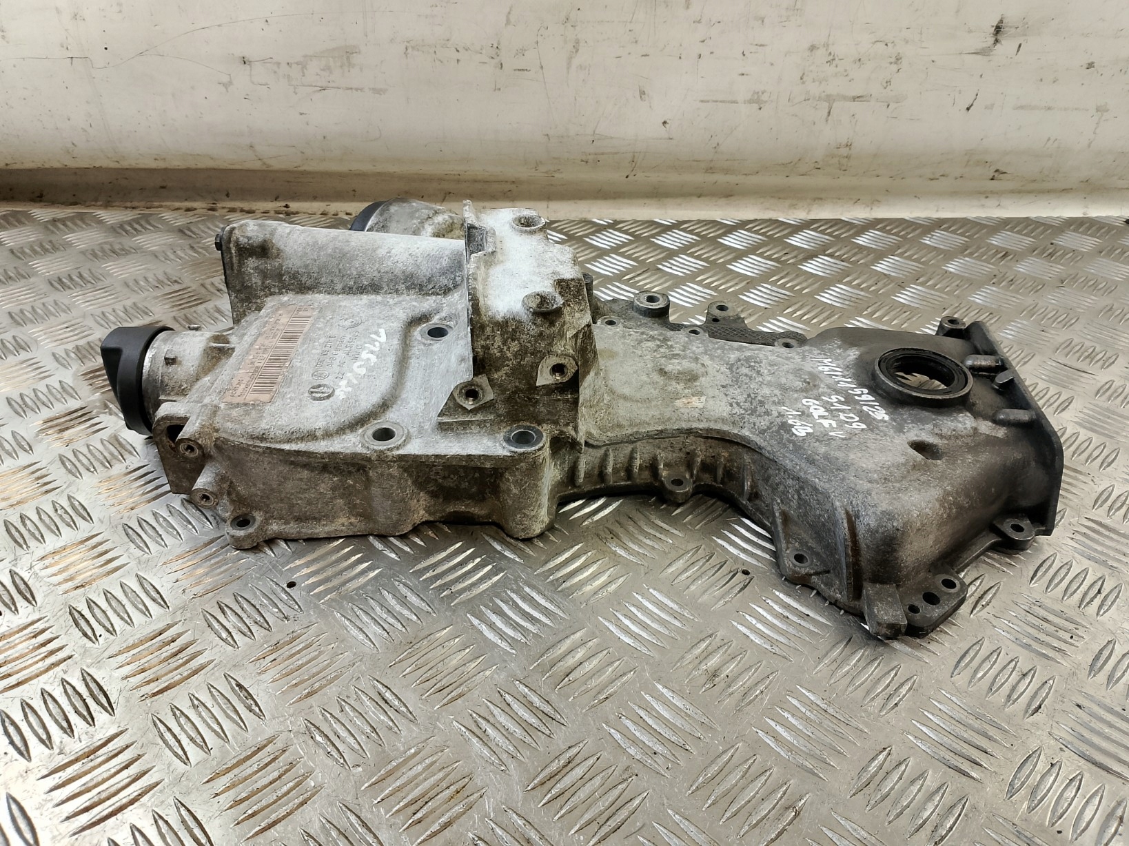 Couvercle carter distribution VW GOLF V 5 1.6 B 03C 109 211 G