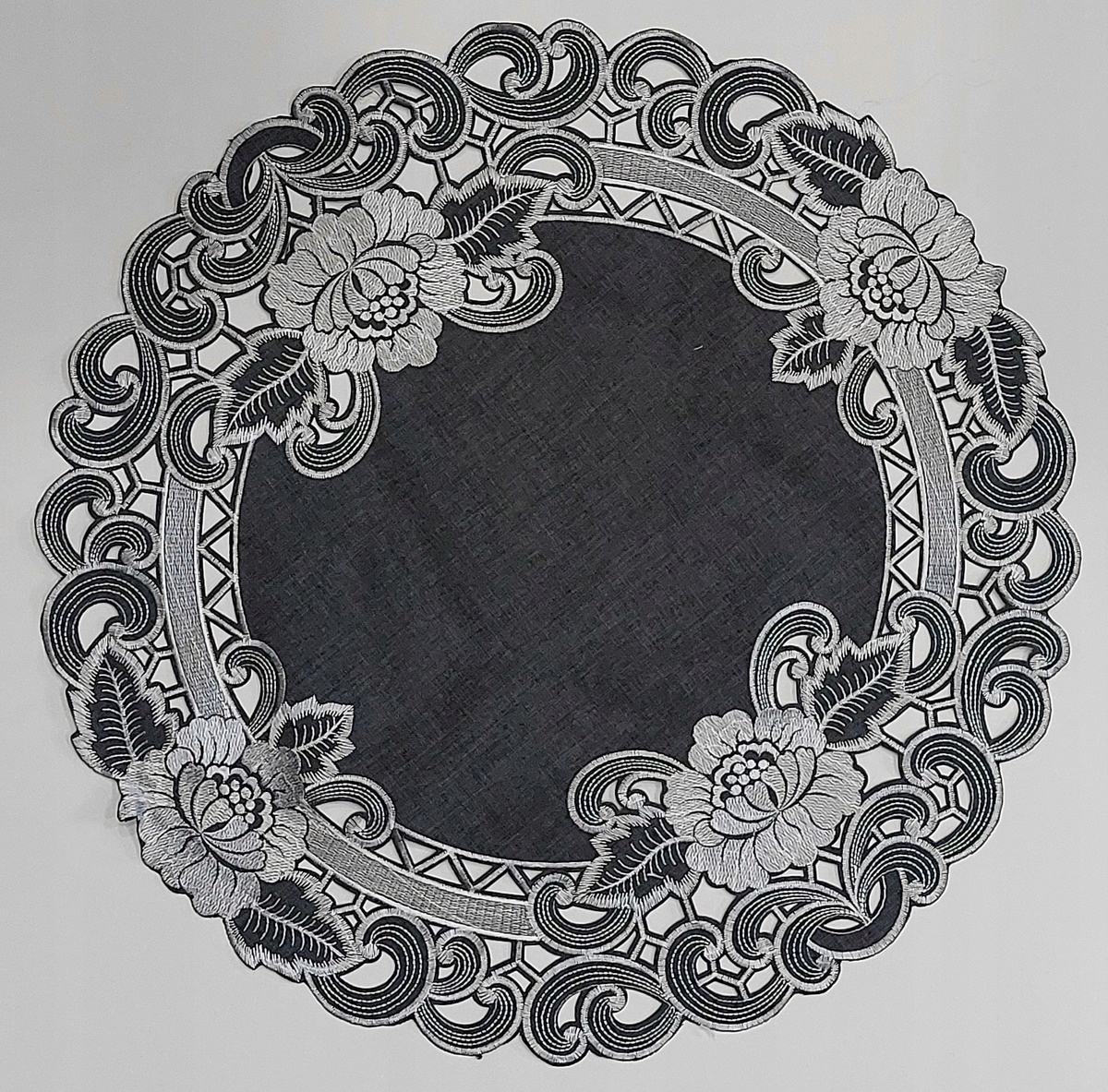 

Serwetka z haftem 60 cm szary