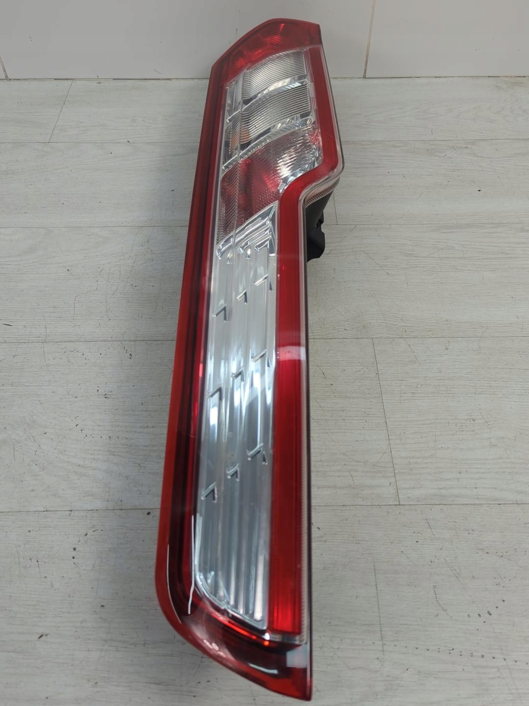 фонарь правый FORD TRANSIT BK21-13404-AJ BK21-13N004-AC