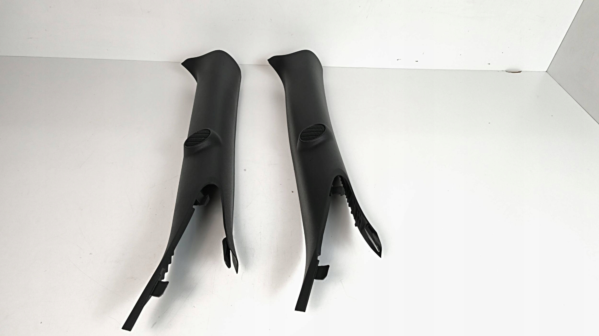 Ford Mustang VI couverture montant A FR3B-6303512-AH