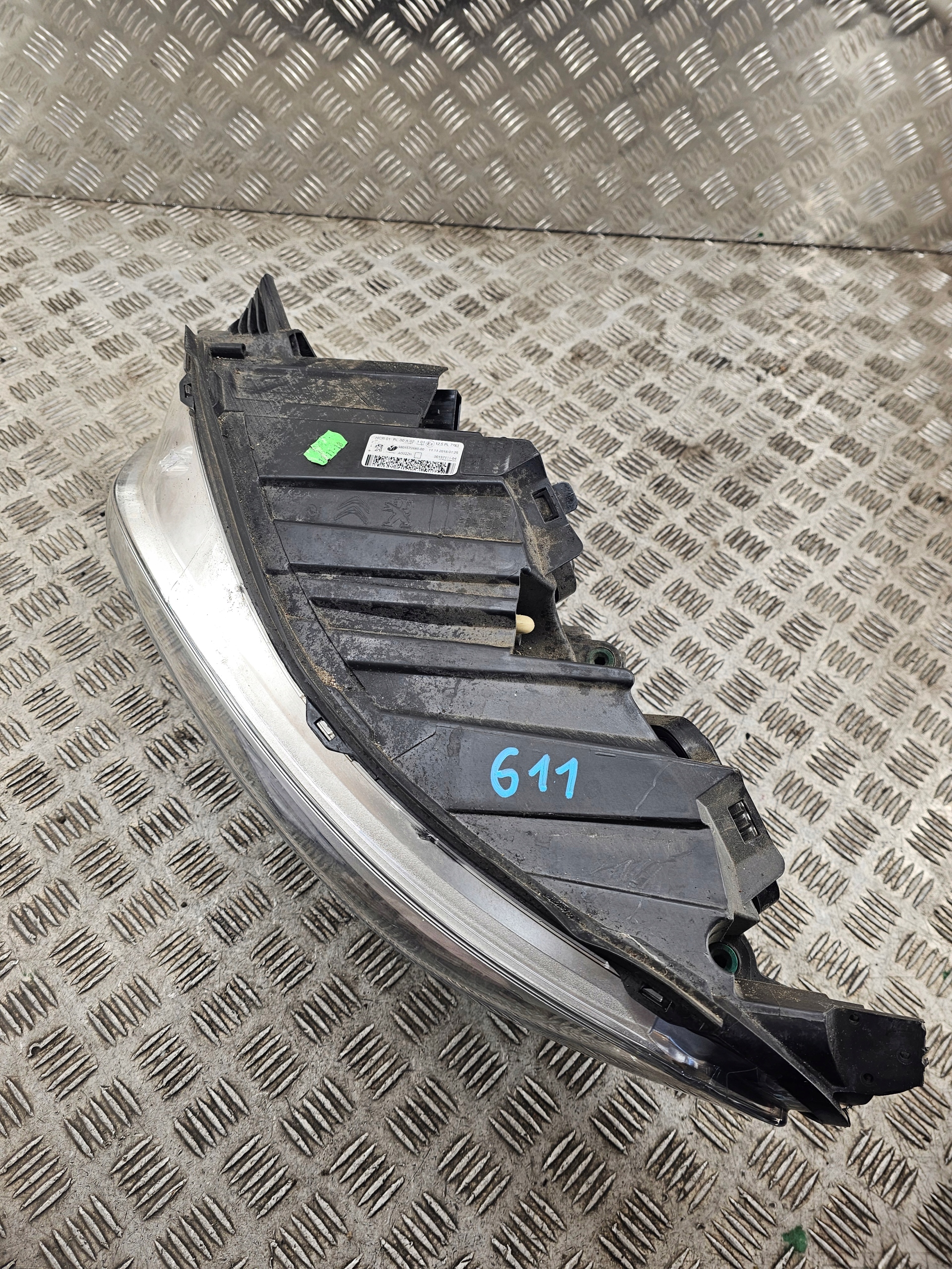 PEUGEOT EXPERT III 3 TRAVELLER light front front left 9808572680 EU