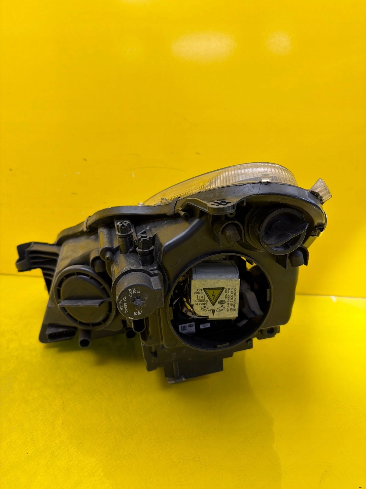 light right Mercedes CLS W219 Bi-Xenon