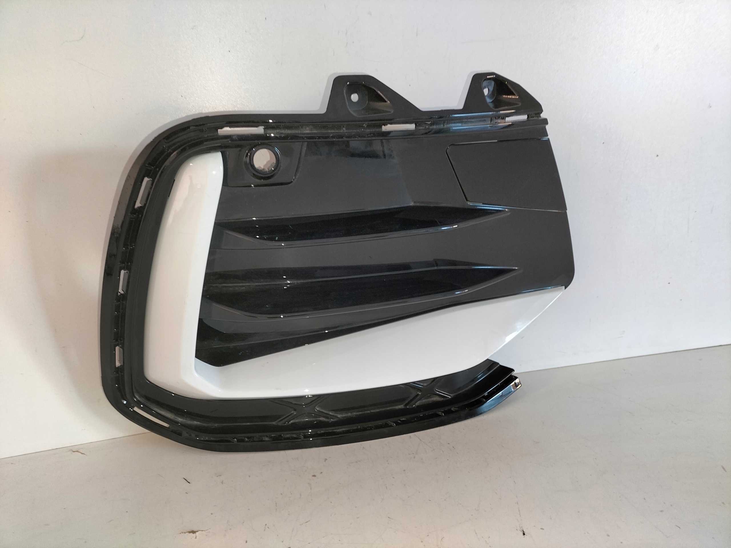grille grid of a bumper front right VW PASSAT B9 24- R-LINE
