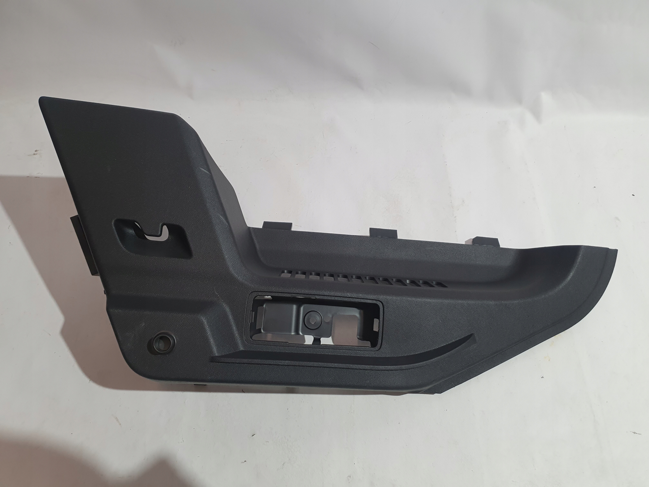 PU6109 - БЕКОН ПЛАСТИК БАГАЖНИКА ЛІВИЙ CUPRA FORMENTOR 20-