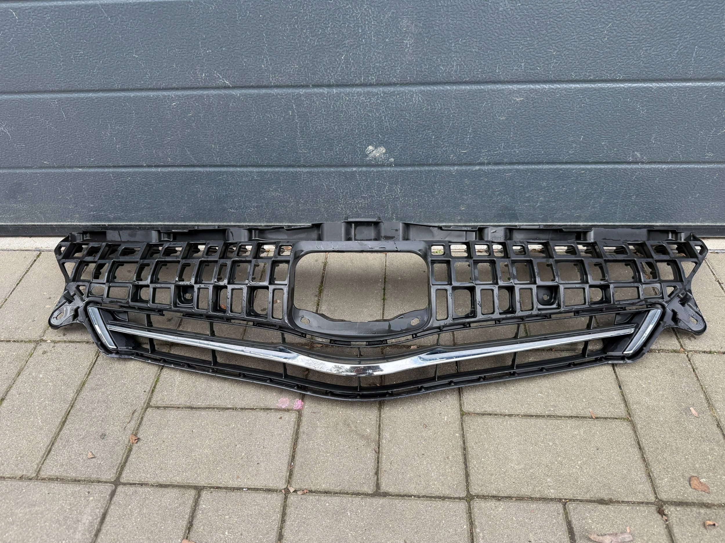 Toyota Prius plus 5 V 12- maska předek přední