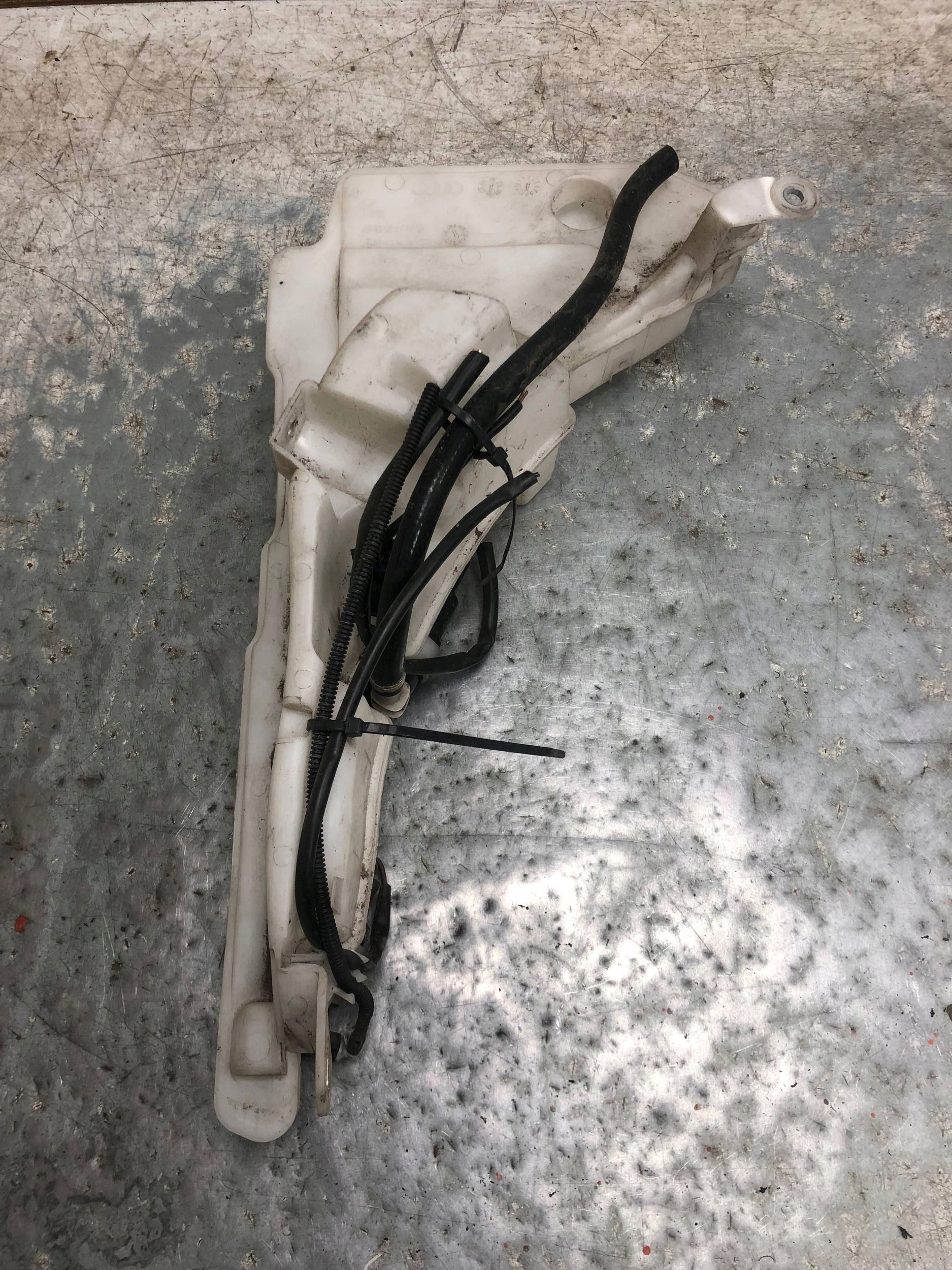 washer fluid tank AUDI A6 C6 sedan 4F0955453
