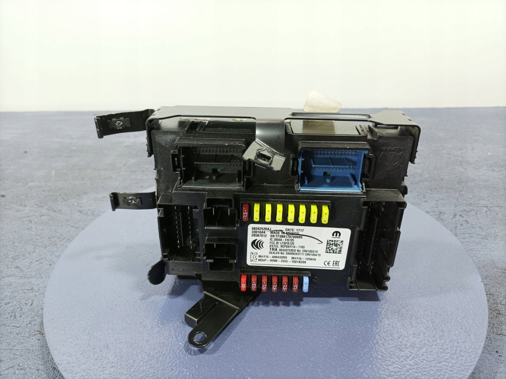 JEEP COMPASS II 17- SKRZYNKA BEZPIECZNIKÓW 68262535AJ