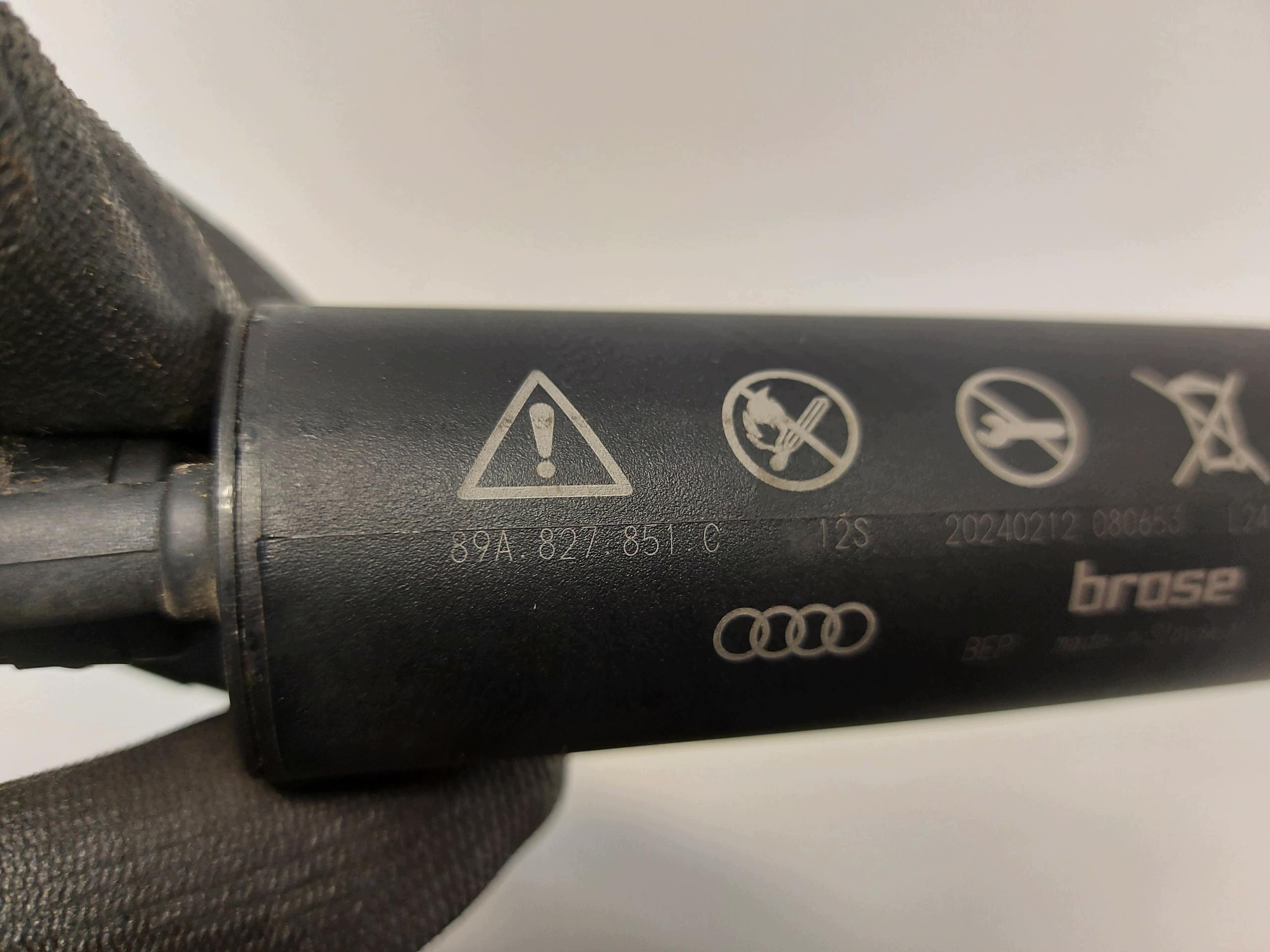 Audi Q4 89A 45 E-TRON , SUV damper electrical bonnet KOMPLET 89A827851
