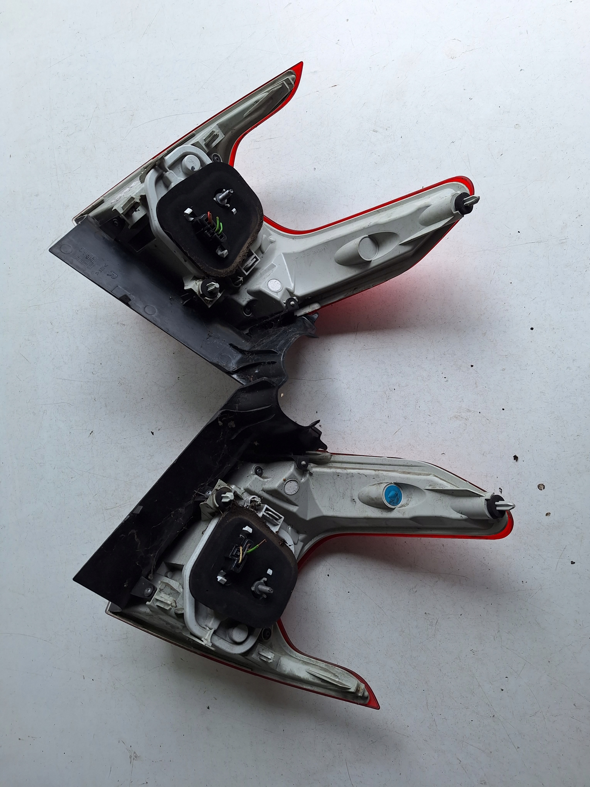 PEUGEOT 2008 and 12-16 light rear part left
