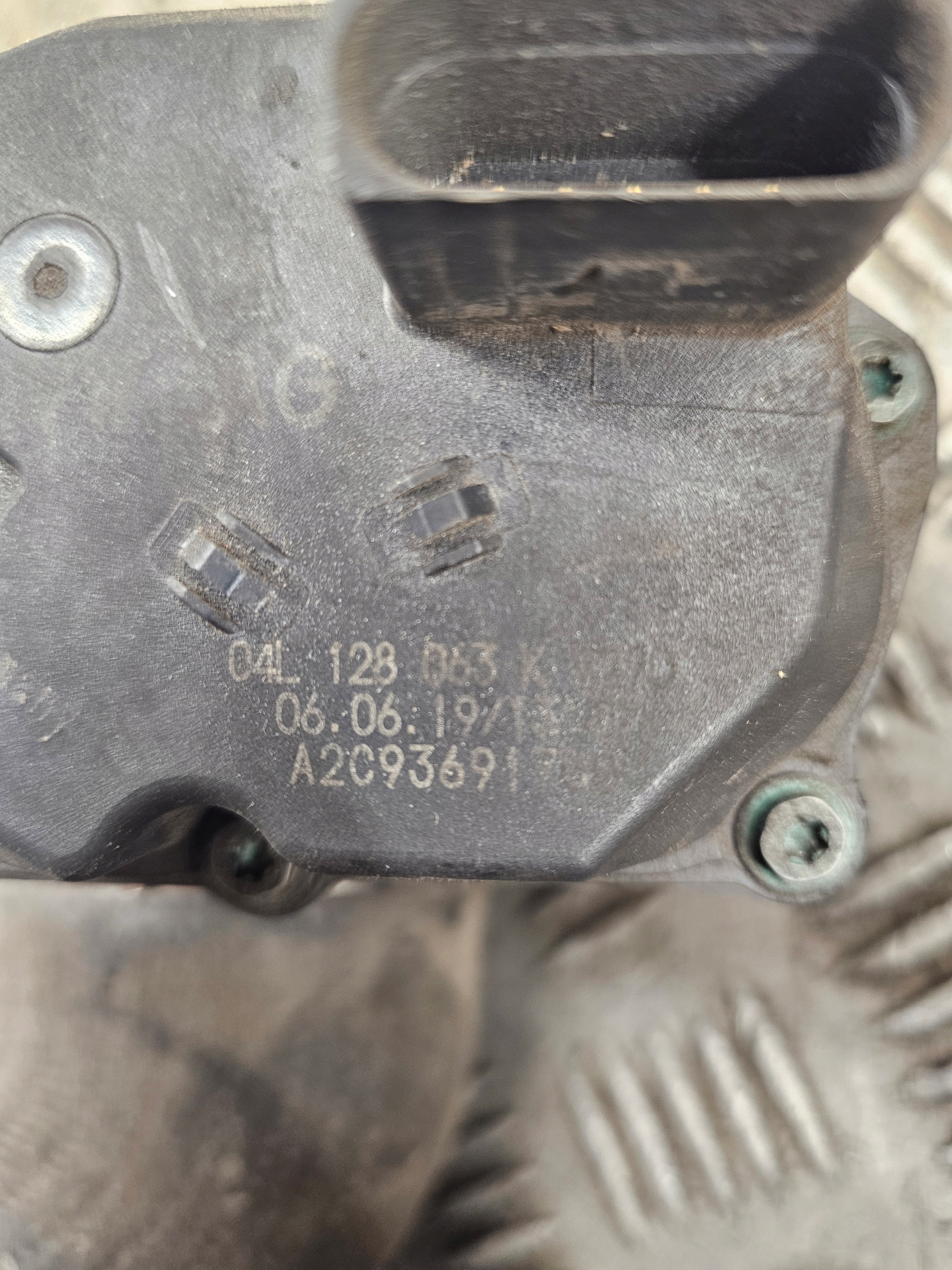 throttle flap VW Transporter 2.0 TDI 04L128063K