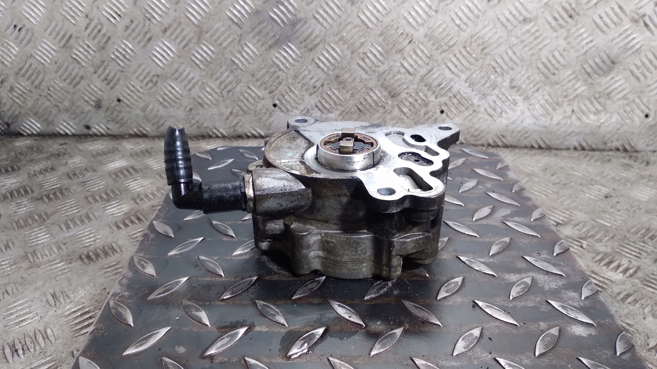 pump VACUM VAKUM VOLKSWAGEN GOLF 5 plus 03G145209