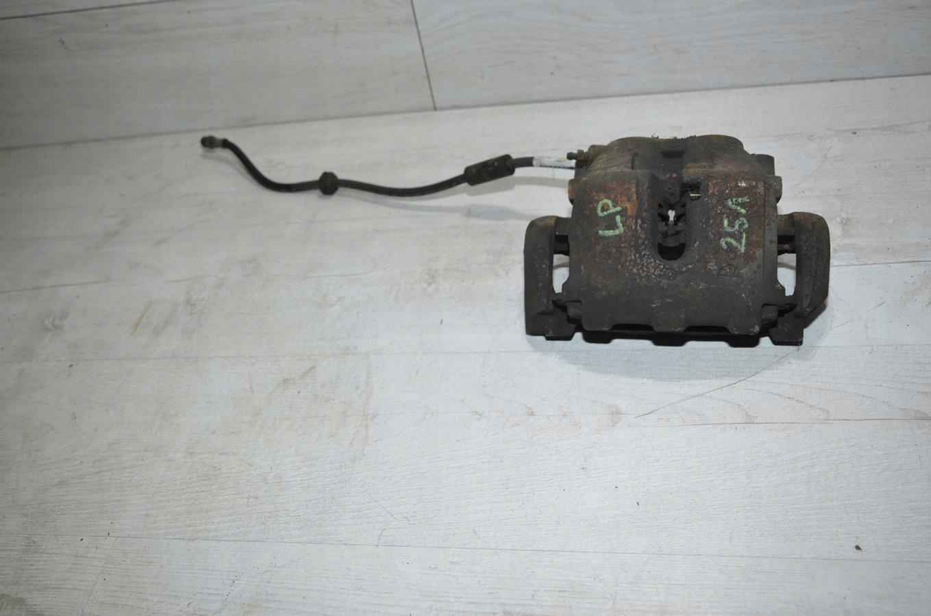 caliper left front Mercedes R-klasa W251