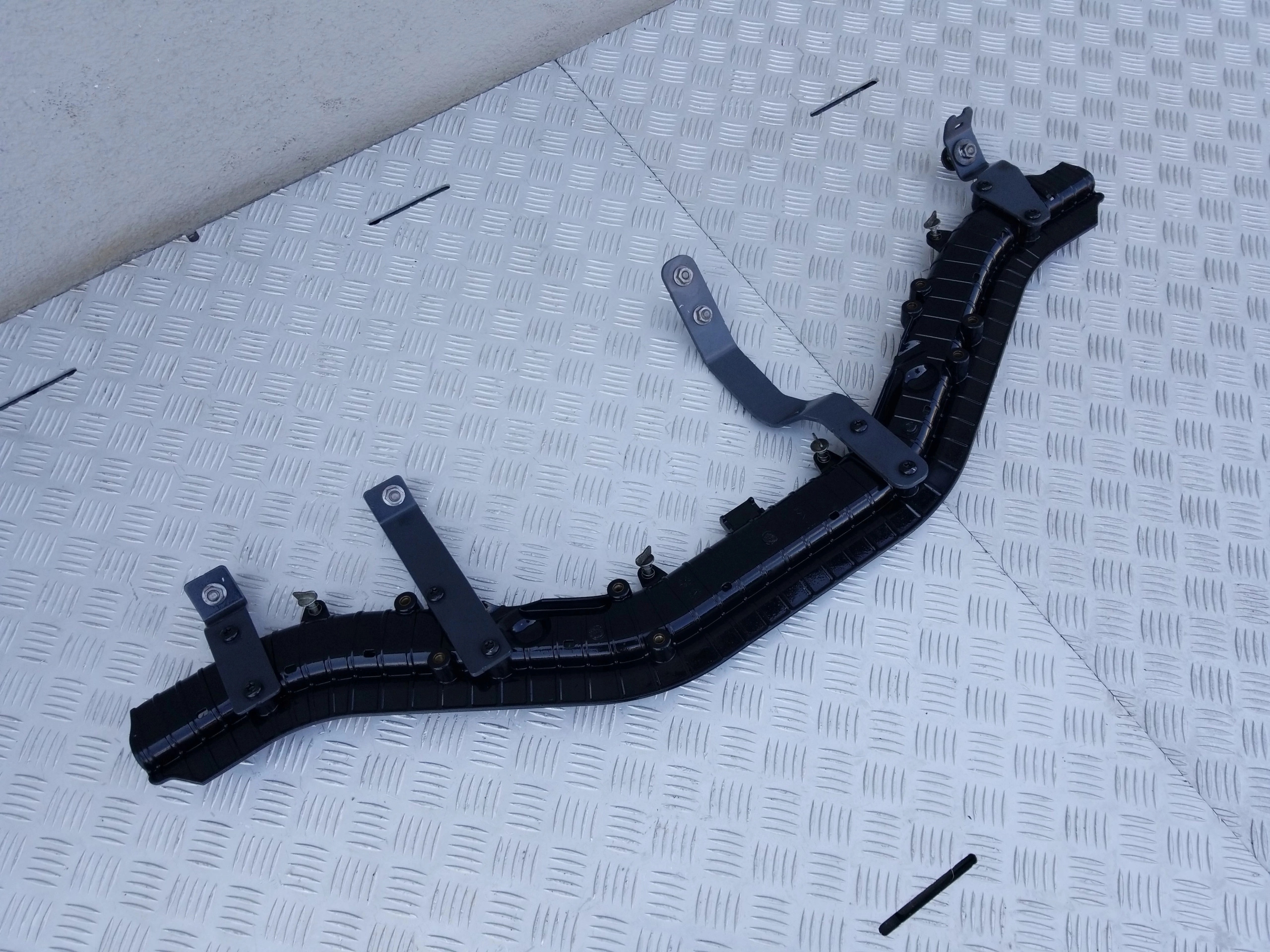 1905780 - КРЫШКА ЛОТКА ДЛЯ УСТАНОВКИ ДВИГАТЕЛЯ DAF CF XF 450 106