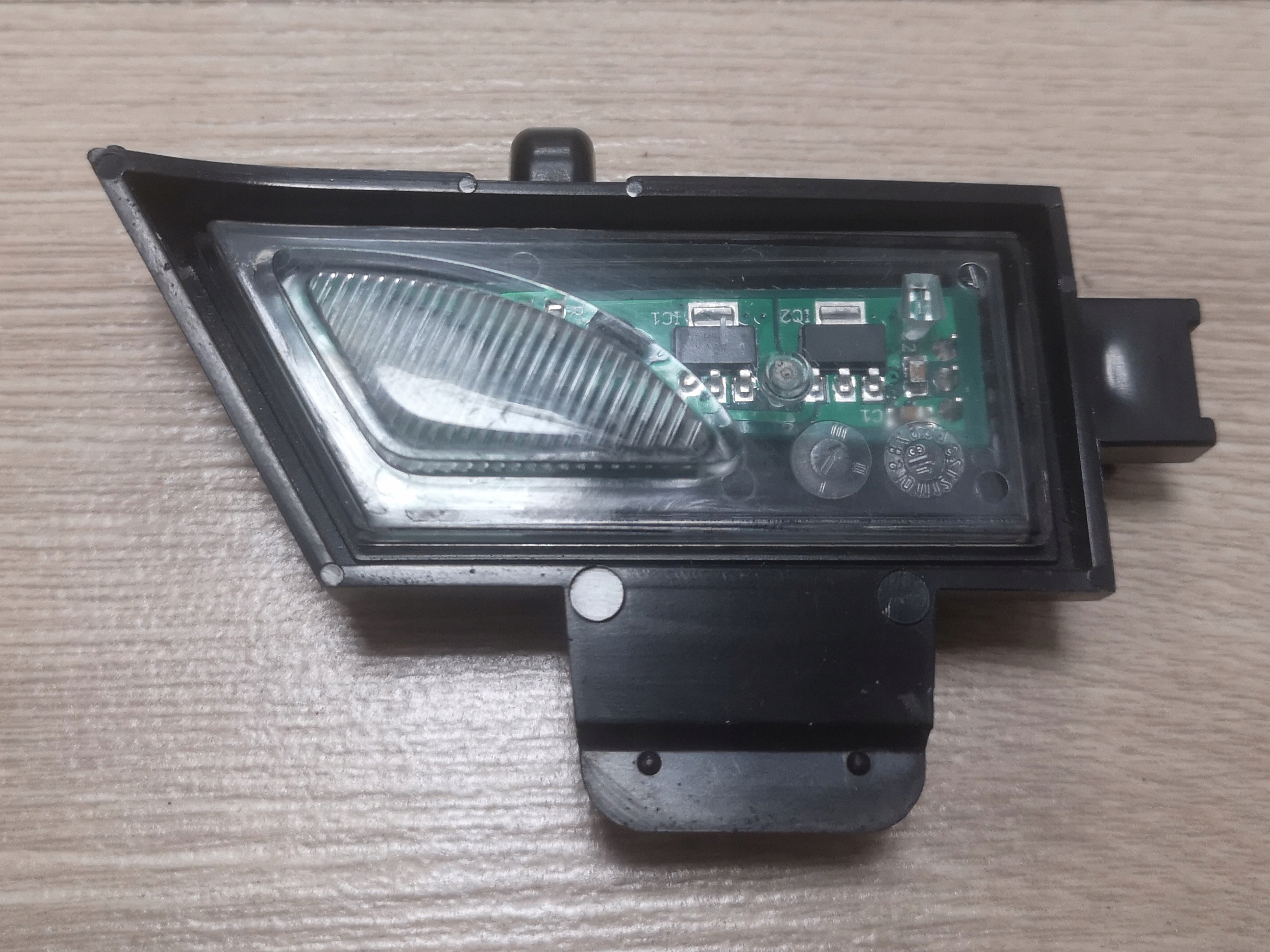 VW GOLF VII LAMPKA LED PODŚWIETLANIA LEWEGO LUSTERKA OE