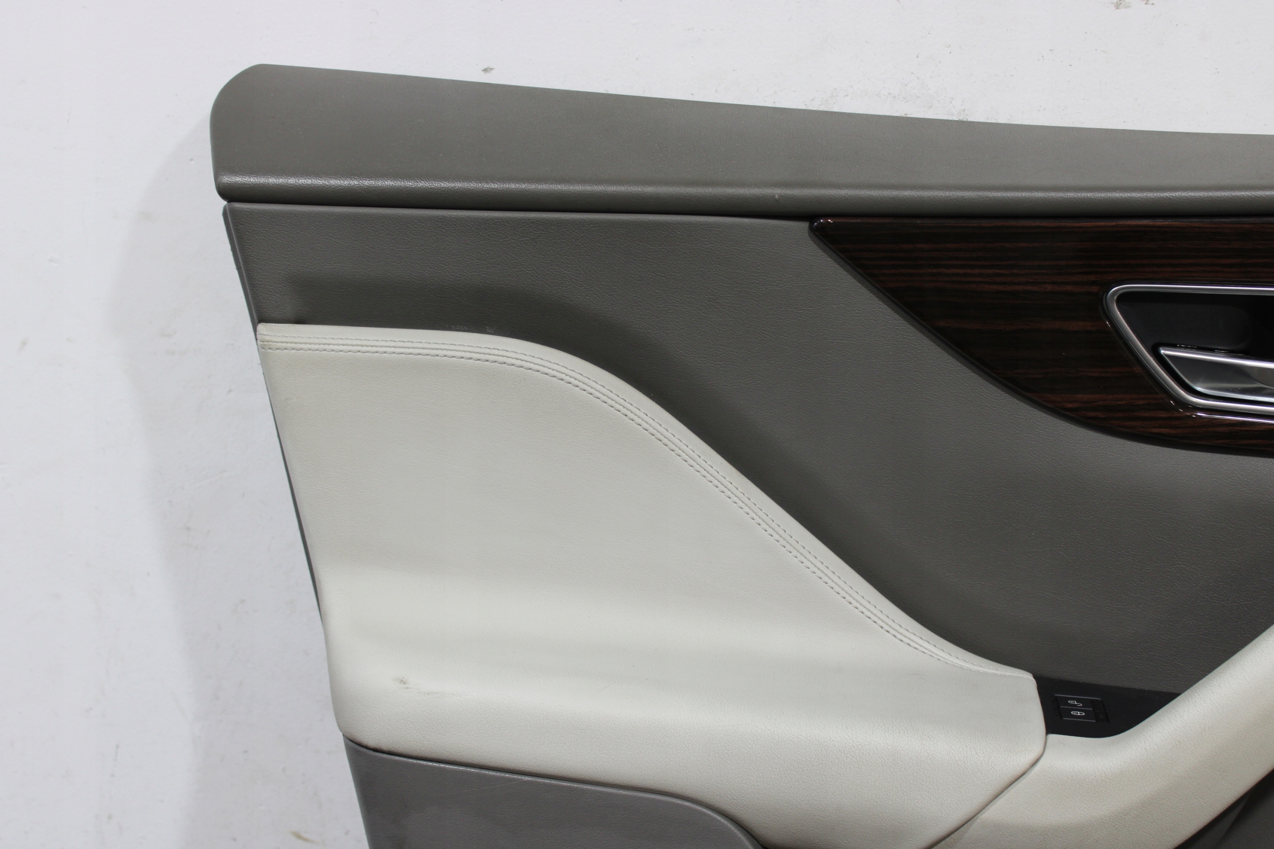 upholstery side door left front JAGUAR F-PACE X761