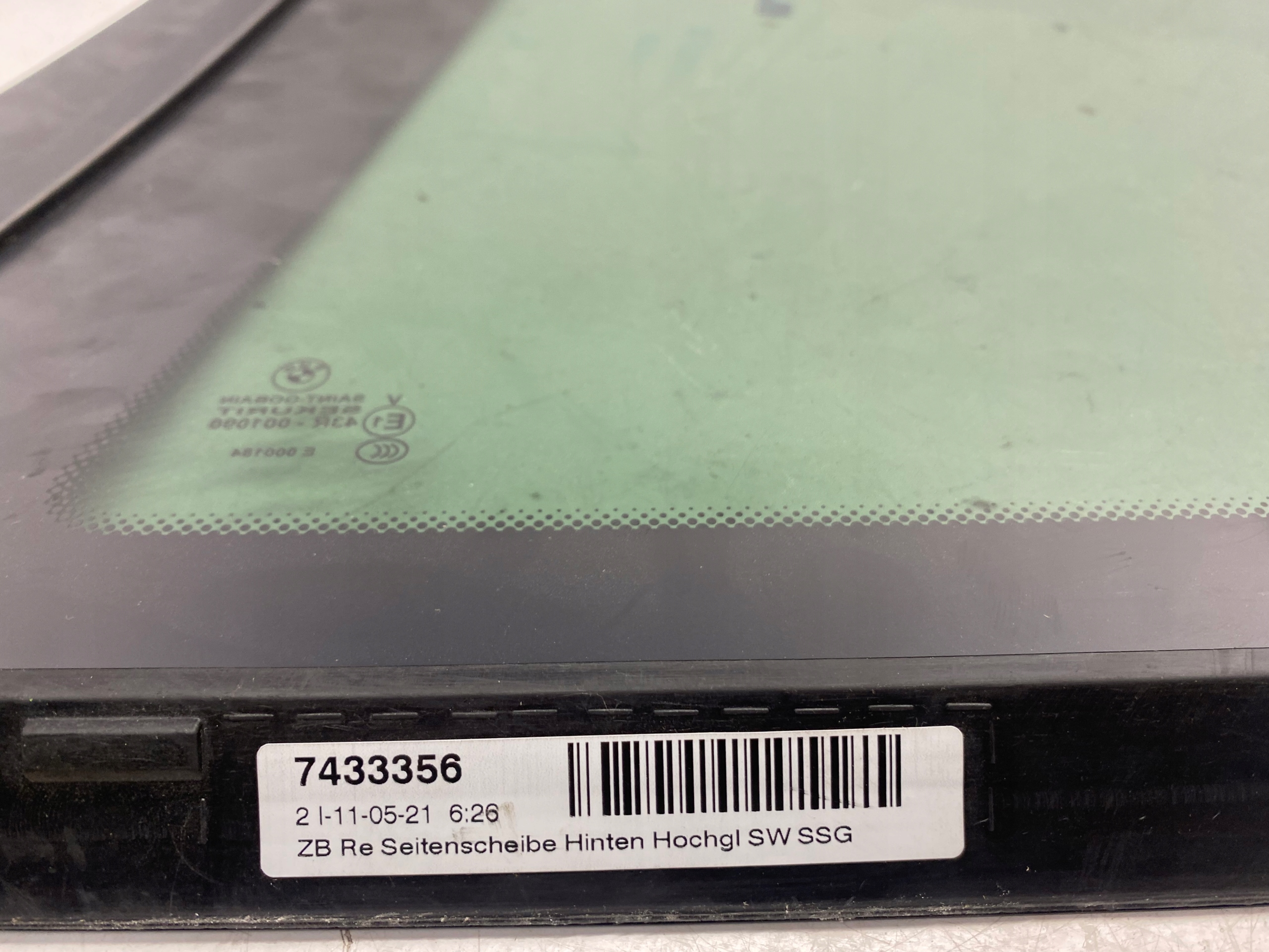 BMW 4 F32 rear right window 7433356